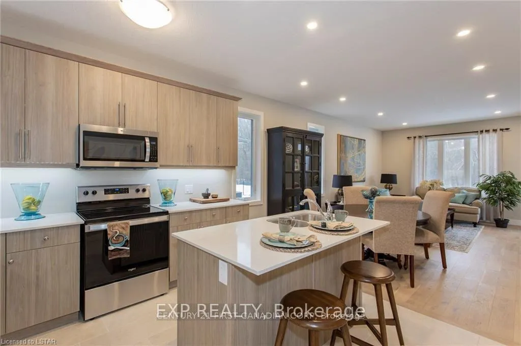 Photo 12 of 2244 Evans Boulevard, London, South U — HOMEH