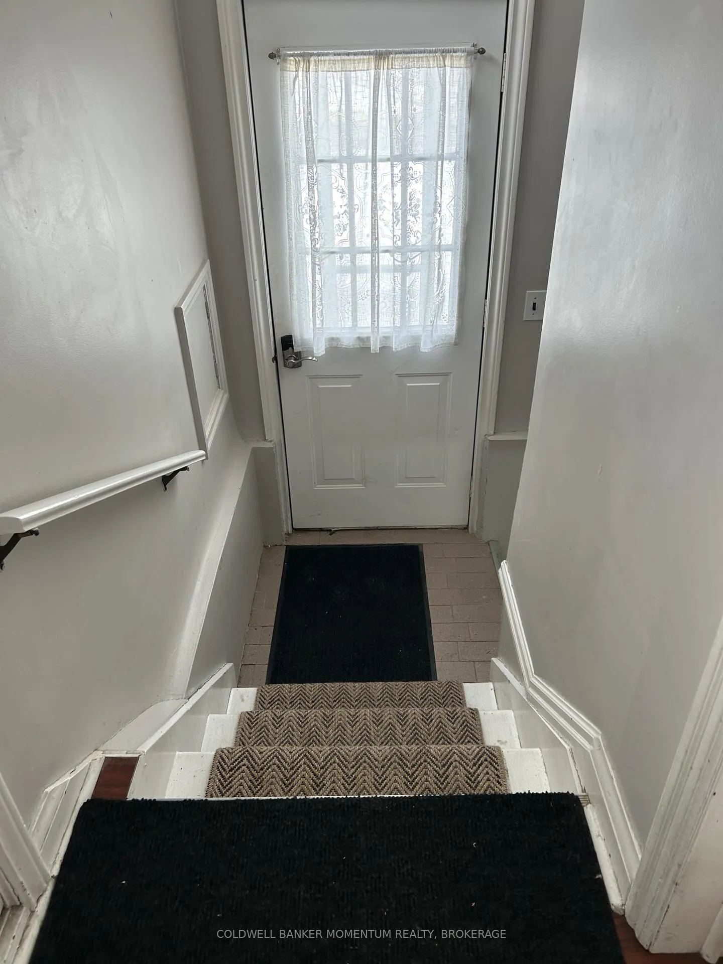 Photo 6 of Unit Unit 1, 303 Carlton Street, St. Catharines, Fairview — HOMEH