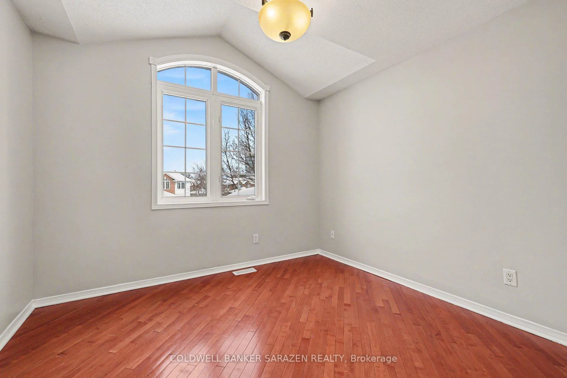 Photo 9 of 61 Scout Street, Ottawa, Central Park — HOMEH