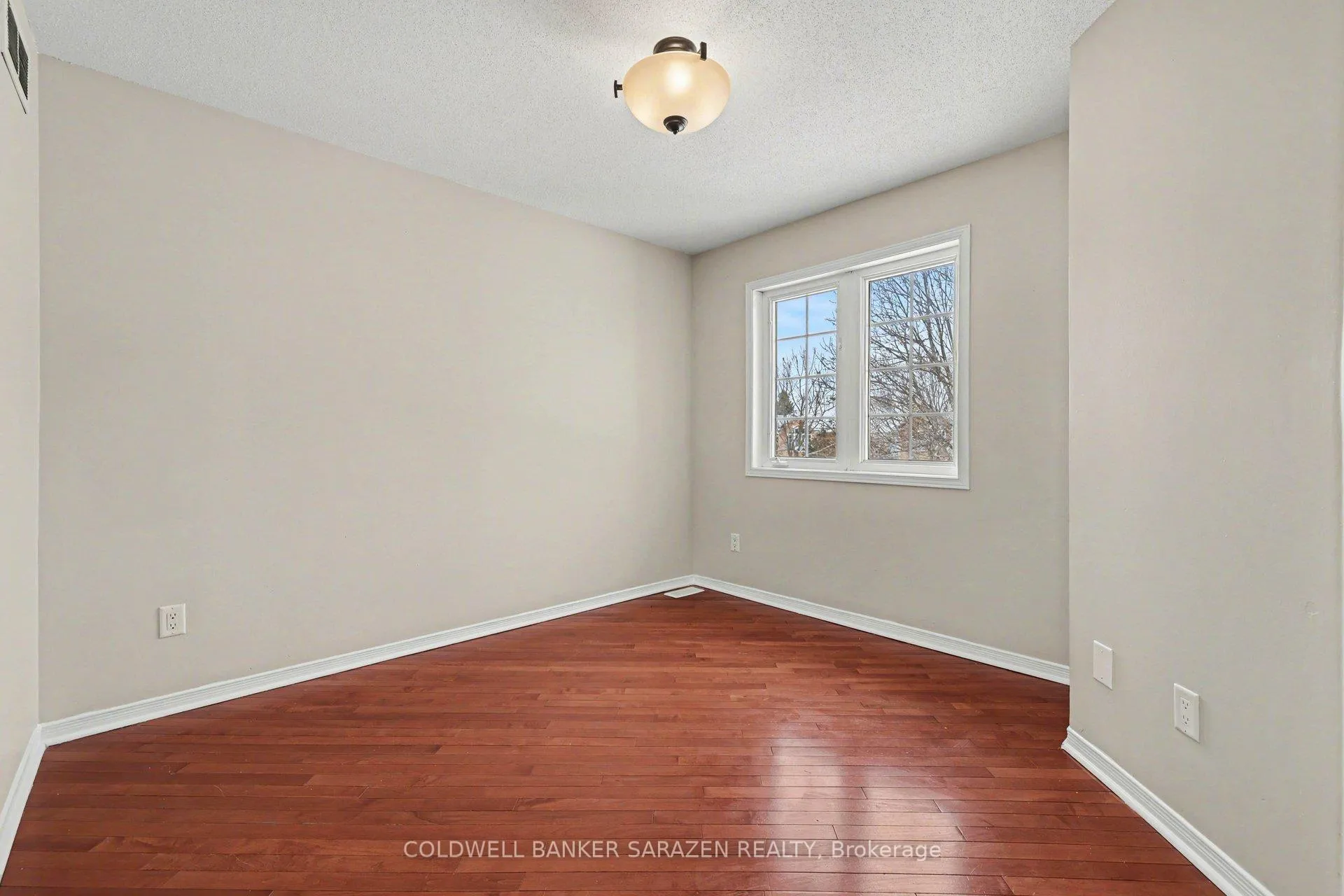 Photo 10 of 61 Scout Street, Ottawa, Central Park — HOMEH
