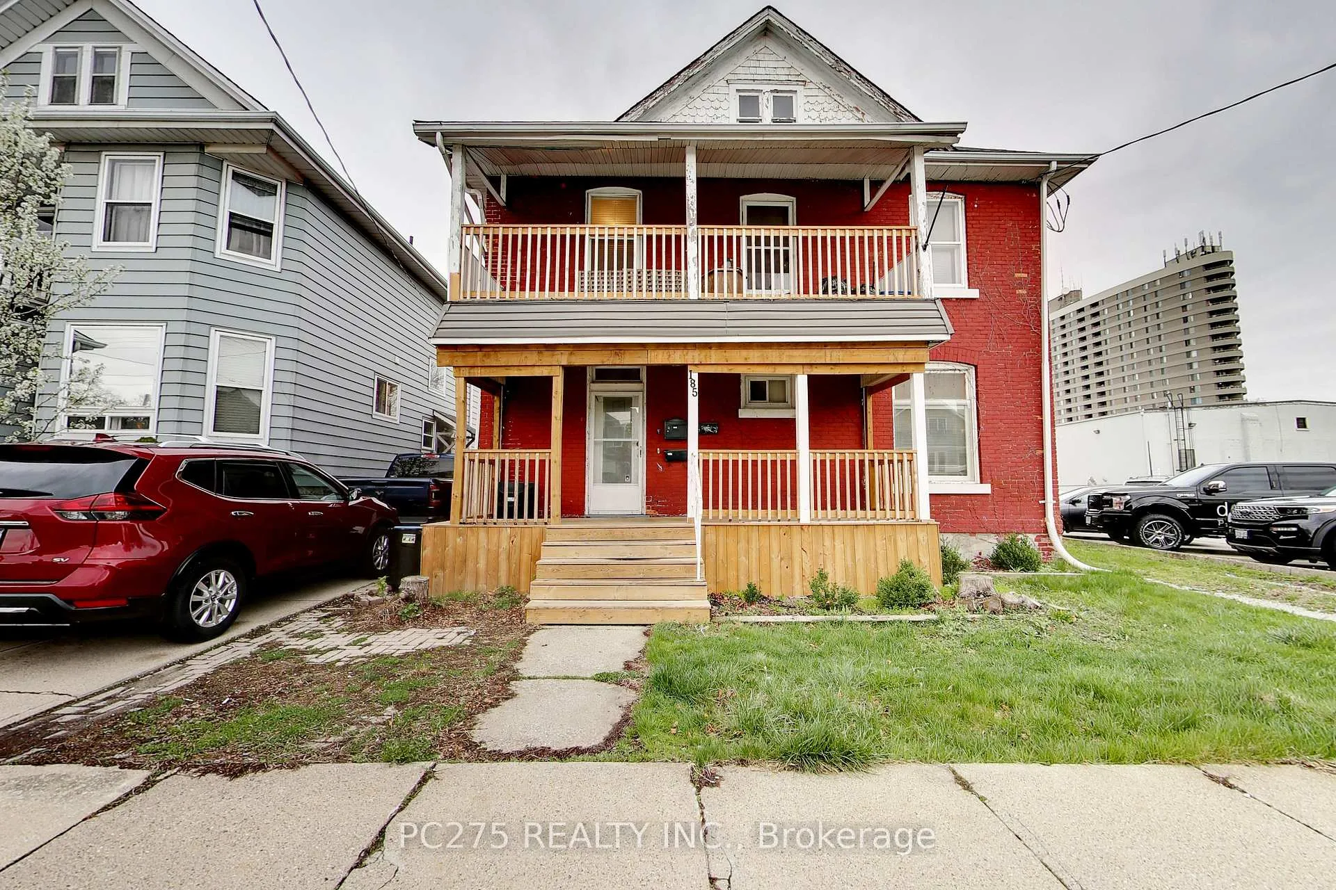 Front of 185 Brock Street N