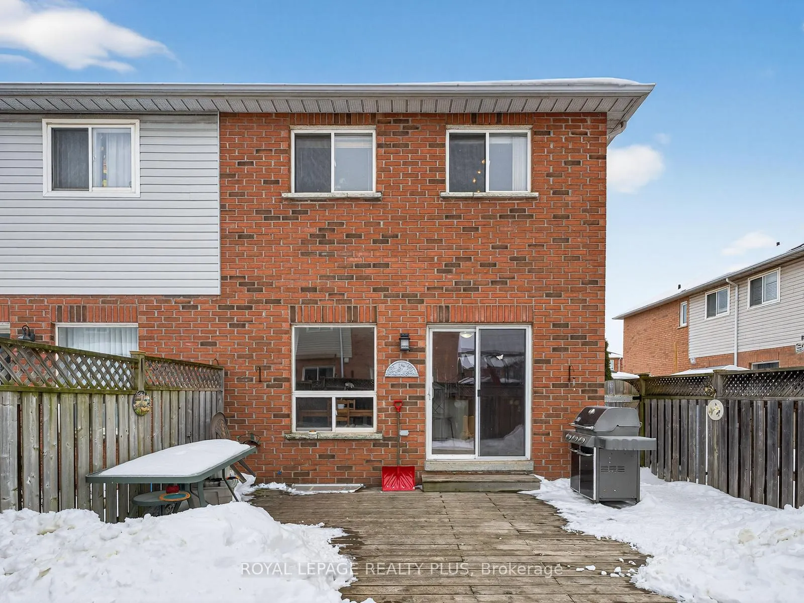 Photo 2 of 707 Inverary Road, Burlington, Shoreacres — HOMEH