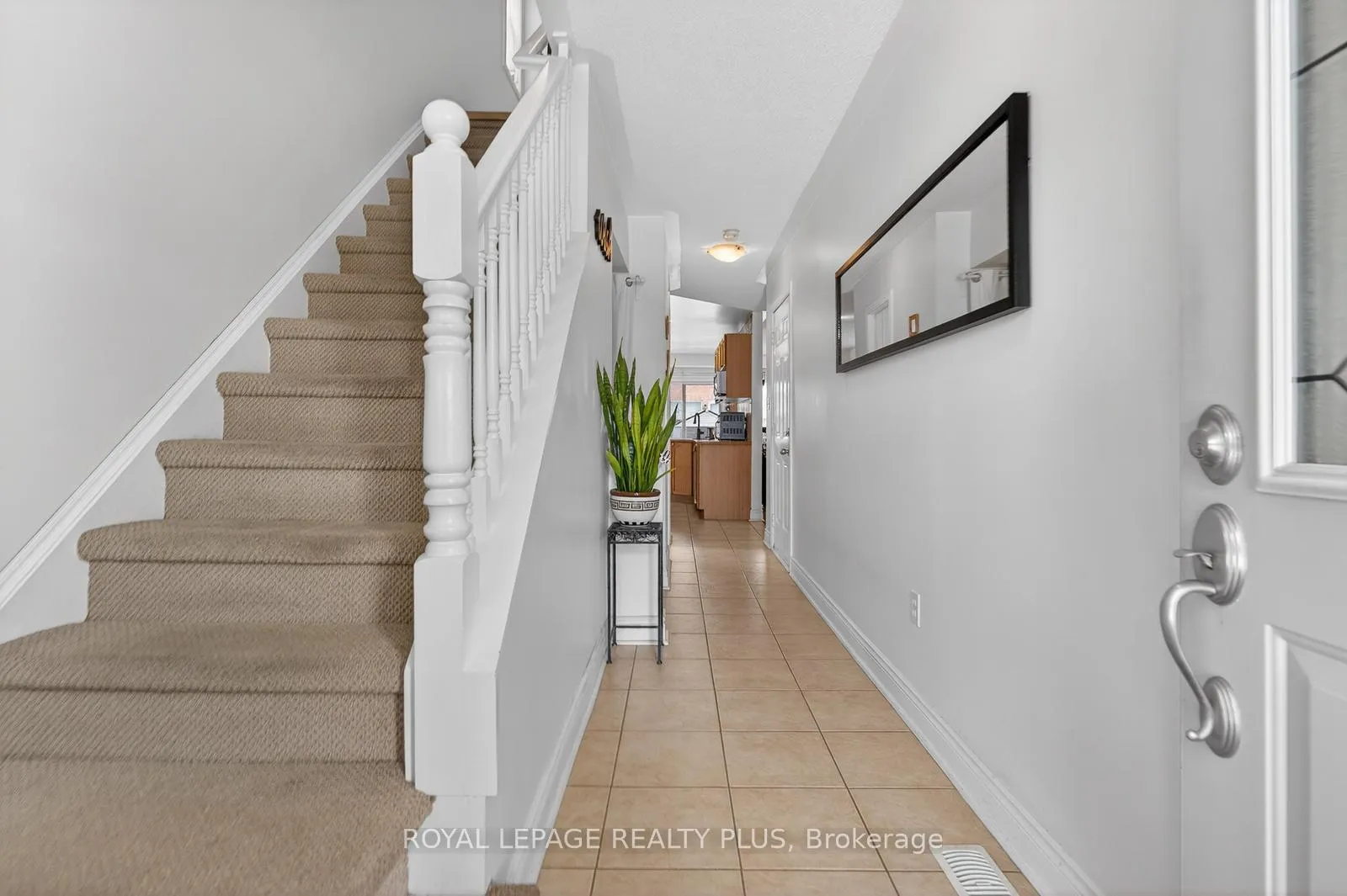 Photo 5 of 707 Inverary Road, Burlington, Shoreacres — HOMEH