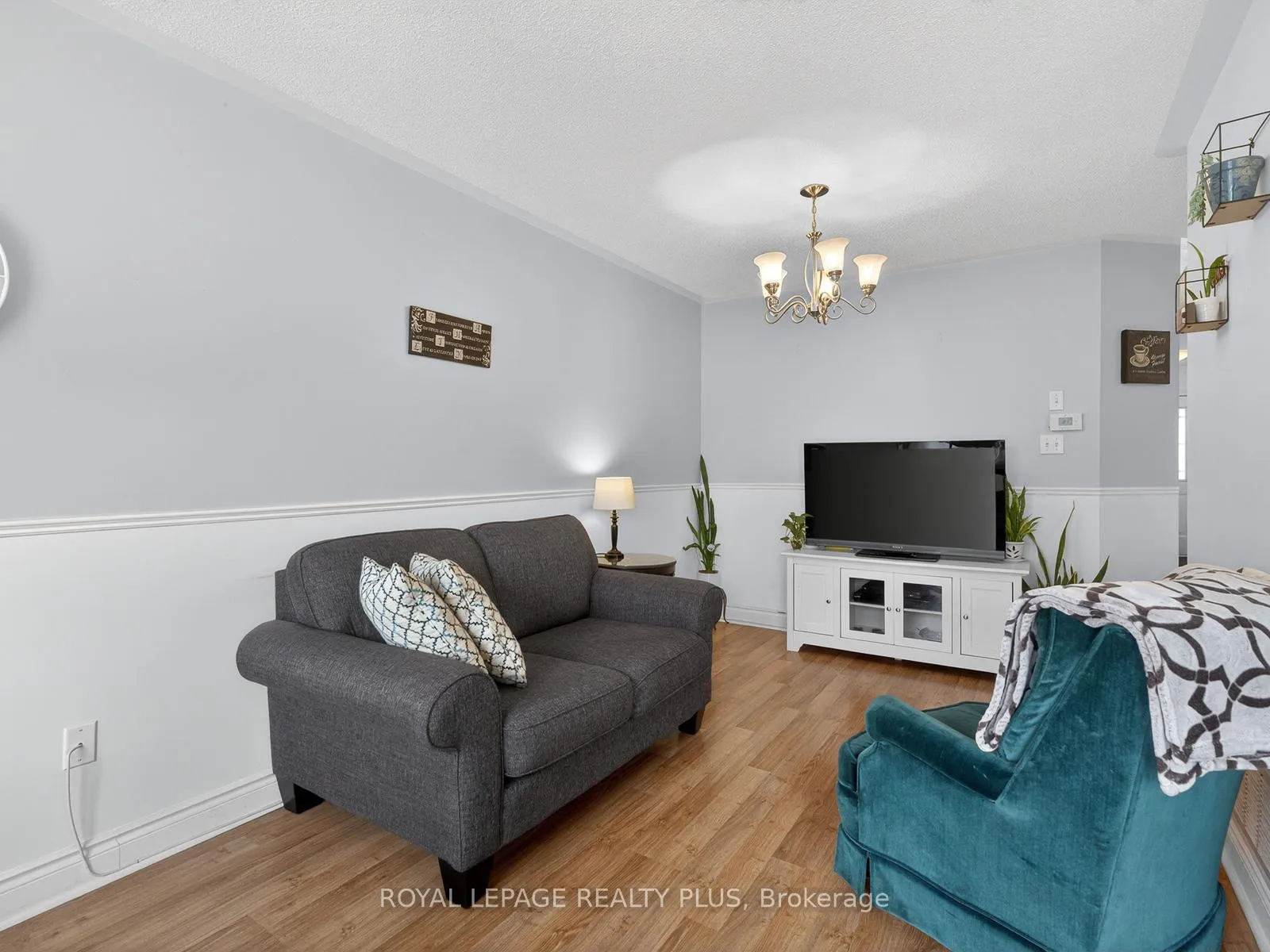Photo 6 of 707 Inverary Road, Burlington, Shoreacres — HOMEH