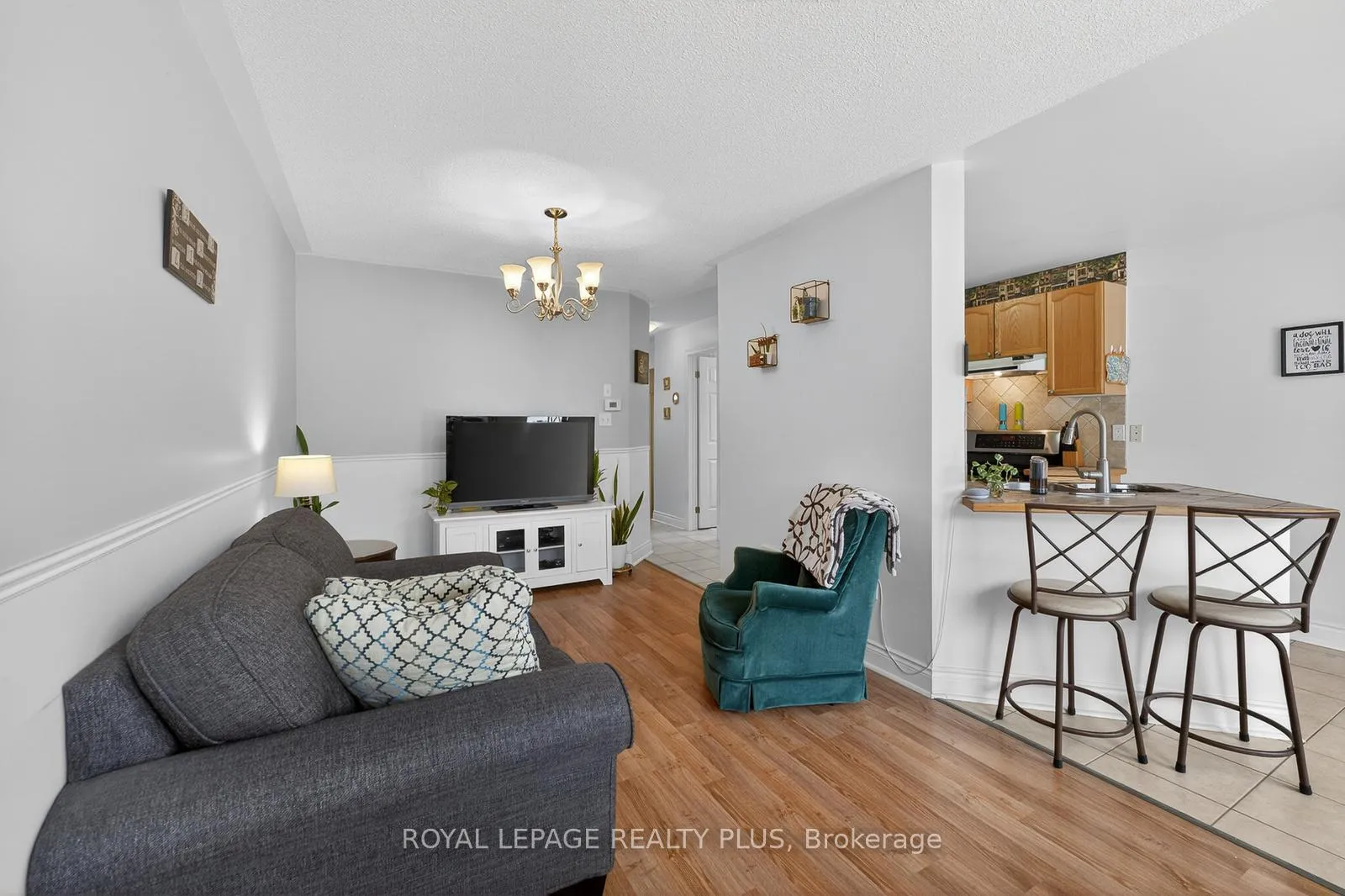 Photo 7 of 707 Inverary Road, Burlington, Shoreacres — HOMEH