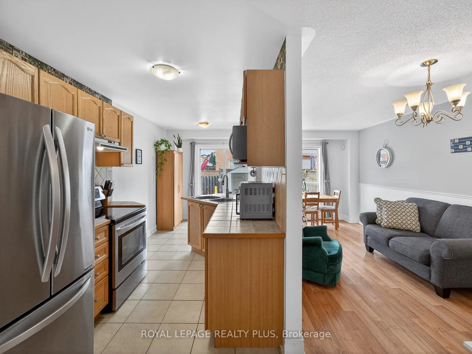 Photo 8 of 707 Inverary Road, Burlington, Shoreacres — HOMEH