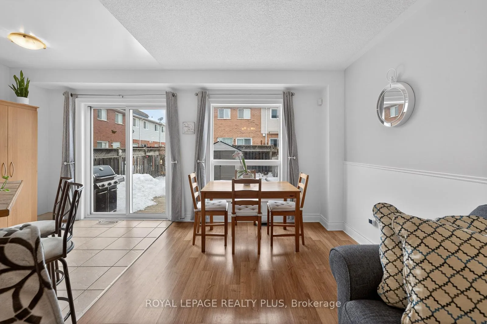 Photo 10 of 707 Inverary Road, Burlington, Shoreacres — HOMEH