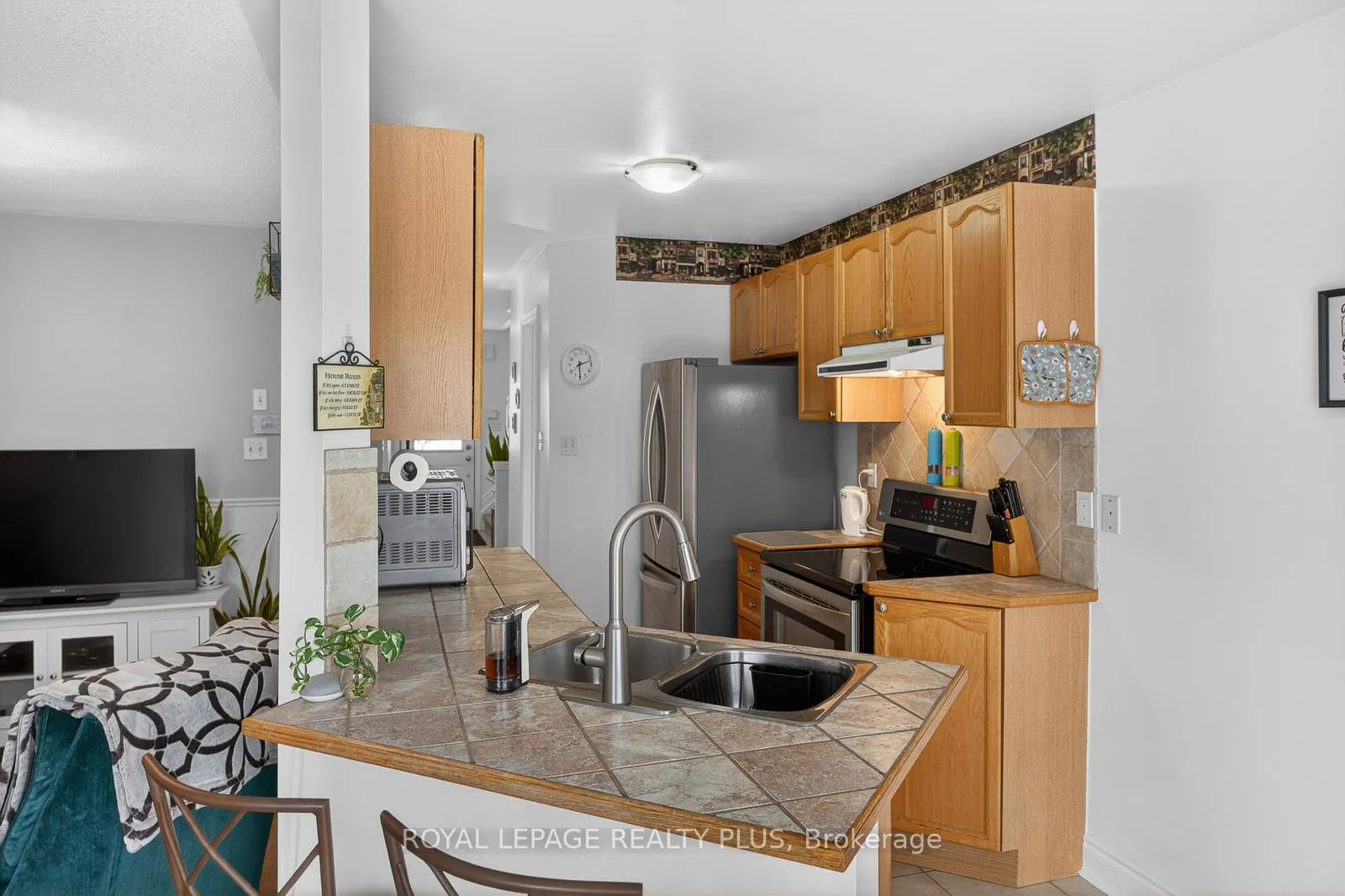 Photo 12 of 707 Inverary Road, Burlington, Shoreacres — HOMEH