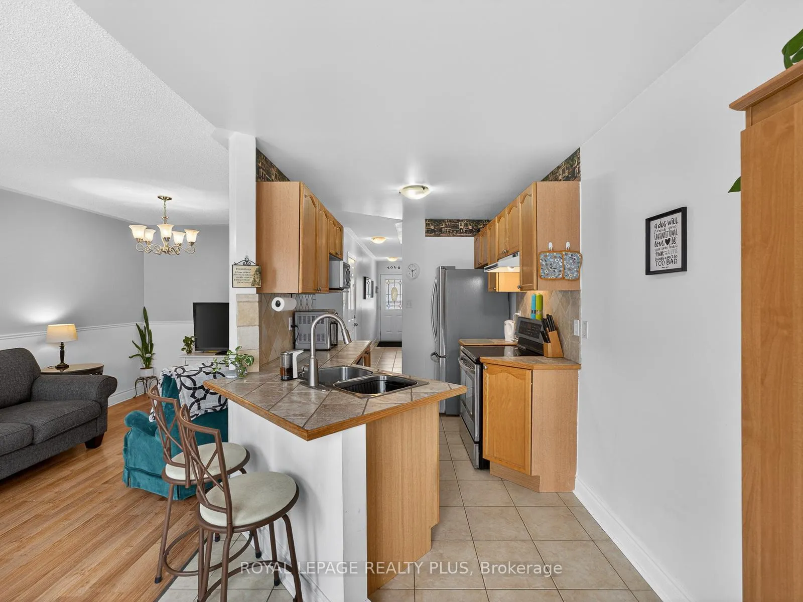 Photo 13 of 707 Inverary Road, Burlington, Shoreacres — HOMEH