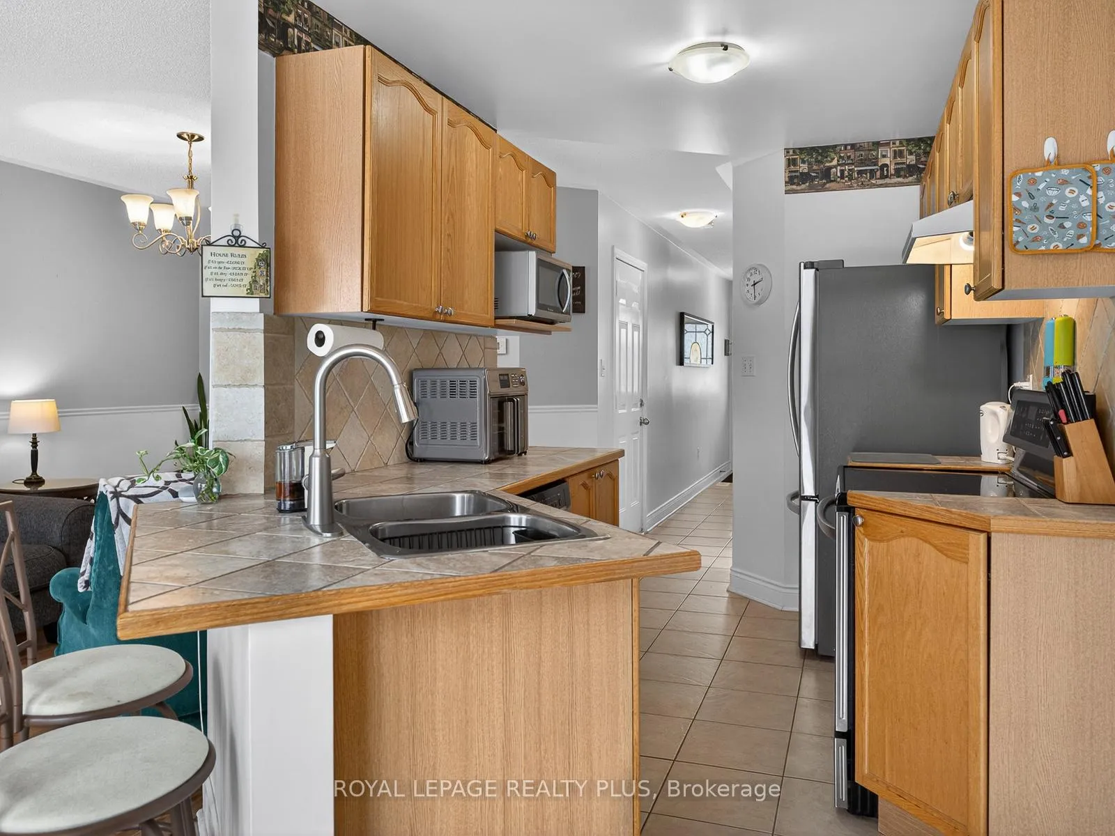 Photo 14 of 707 Inverary Road, Burlington, Shoreacres — HOMEH