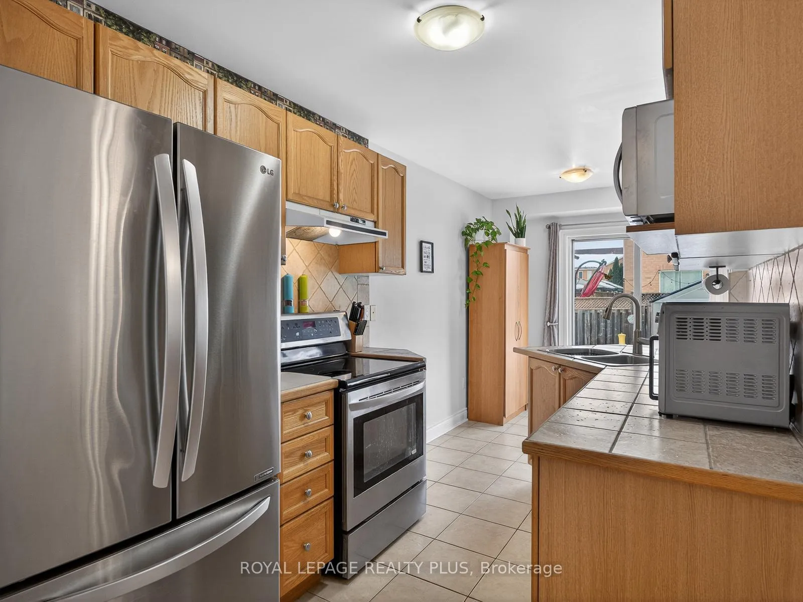 Photo 15 of 707 Inverary Road, Burlington, Shoreacres — HOMEH