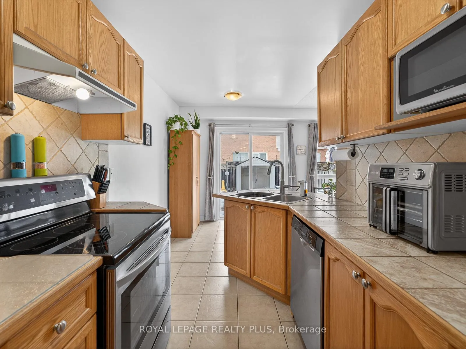Photo 16 of 707 Inverary Road, Burlington, Shoreacres — HOMEH