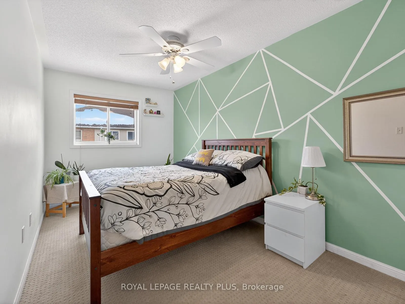 Photo 21 of 707 Inverary Road, Burlington, Shoreacres — HOMEH
