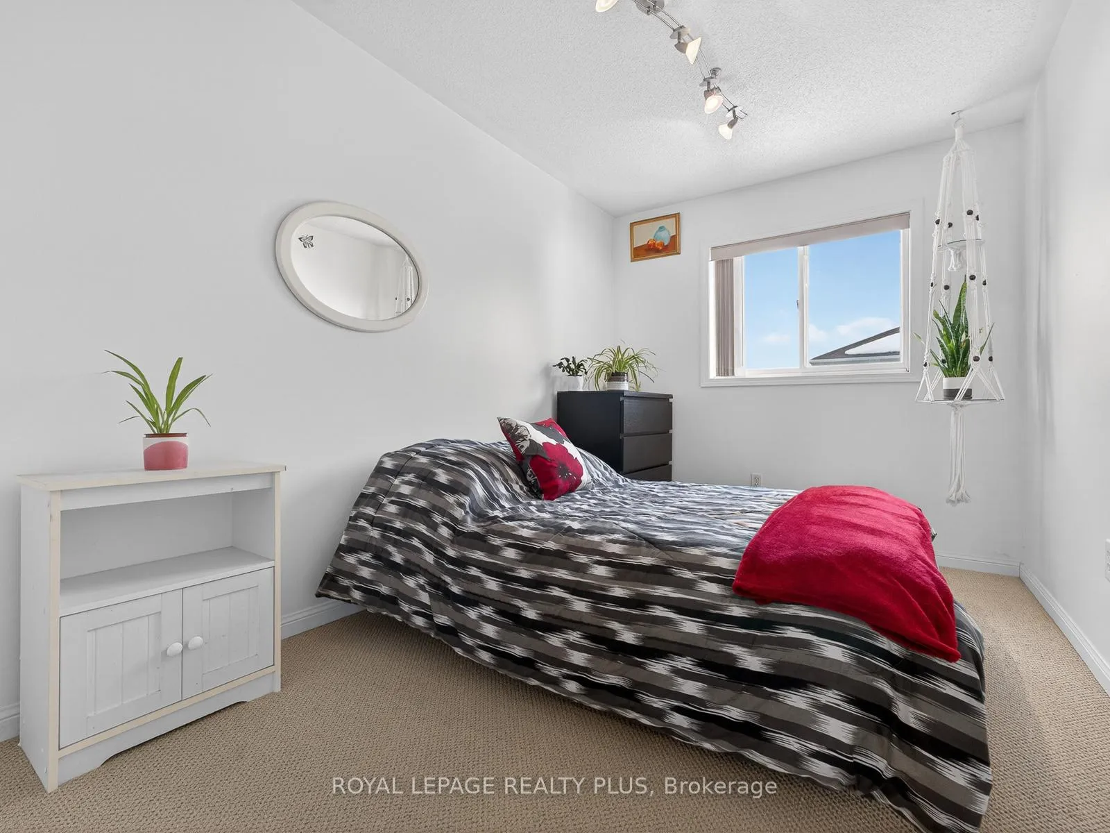 Photo 23 of 707 Inverary Road, Burlington, Shoreacres — HOMEH