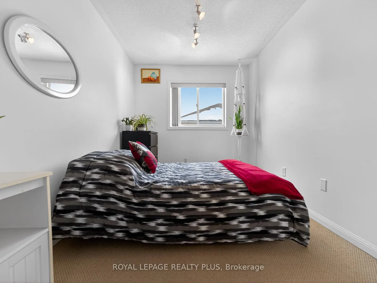 Photo 24 of 707 Inverary Road, Burlington, Shoreacres — HOMEH