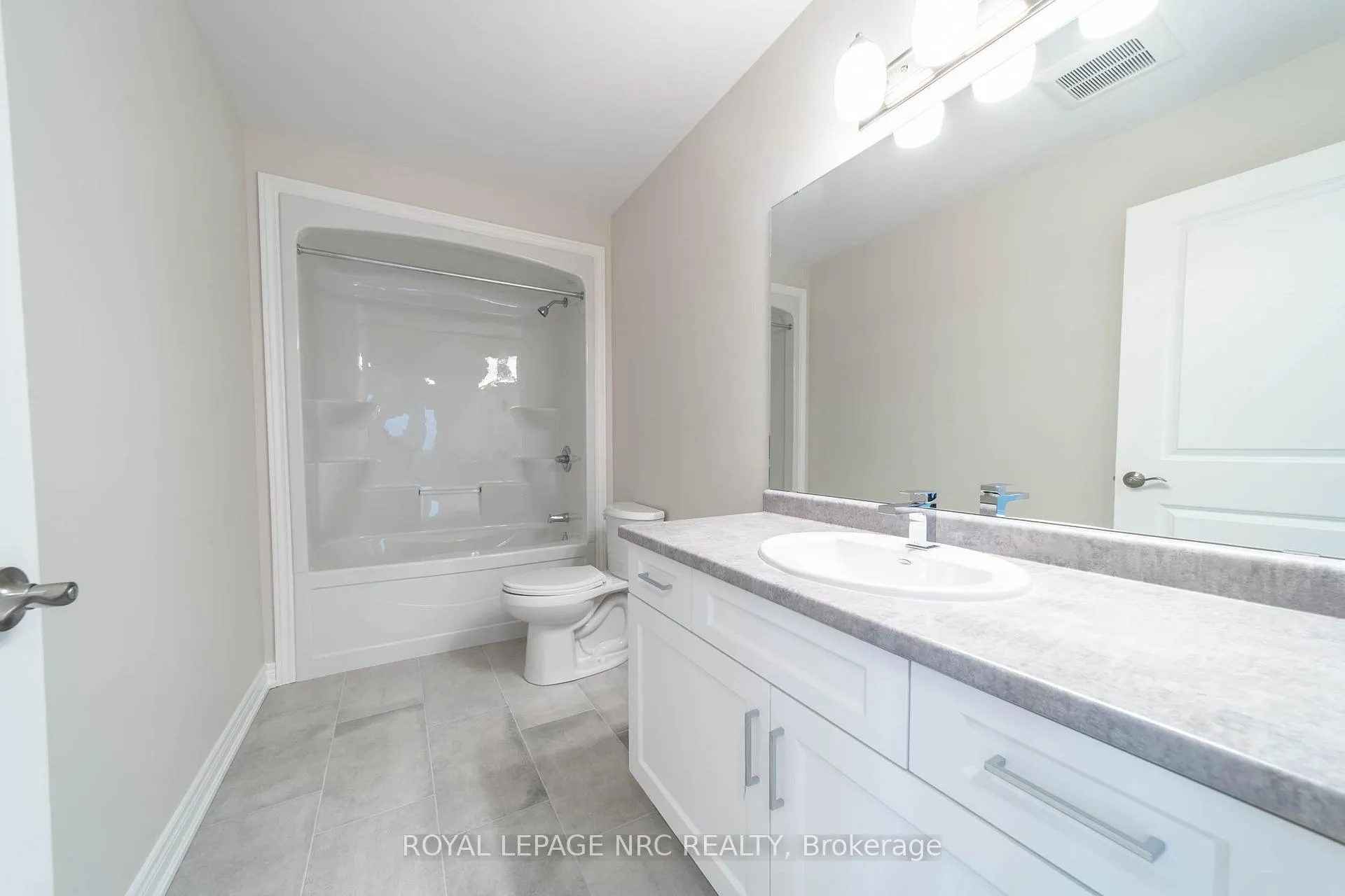 Photo 15 of 52 Wilson Drive, Thorold, Hurricane/Merrittville — HOMEH