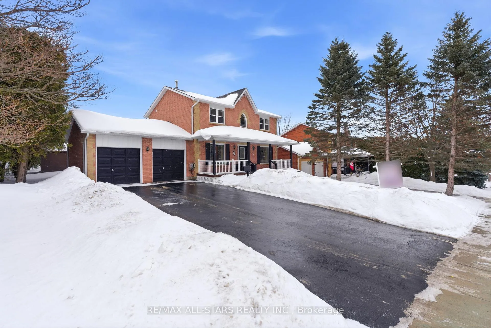 Photo 2 of 8 Colonel Sharpe Crescent, Uxbridge — HOMEH