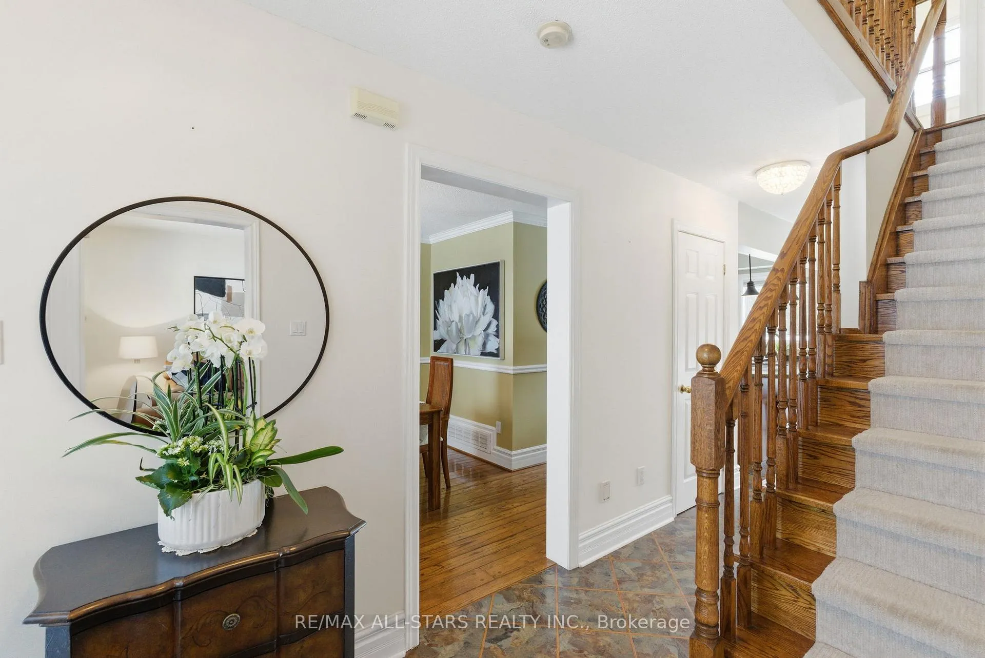 Photo 5 of 8 Colonel Sharpe Crescent, Uxbridge — HOMEH