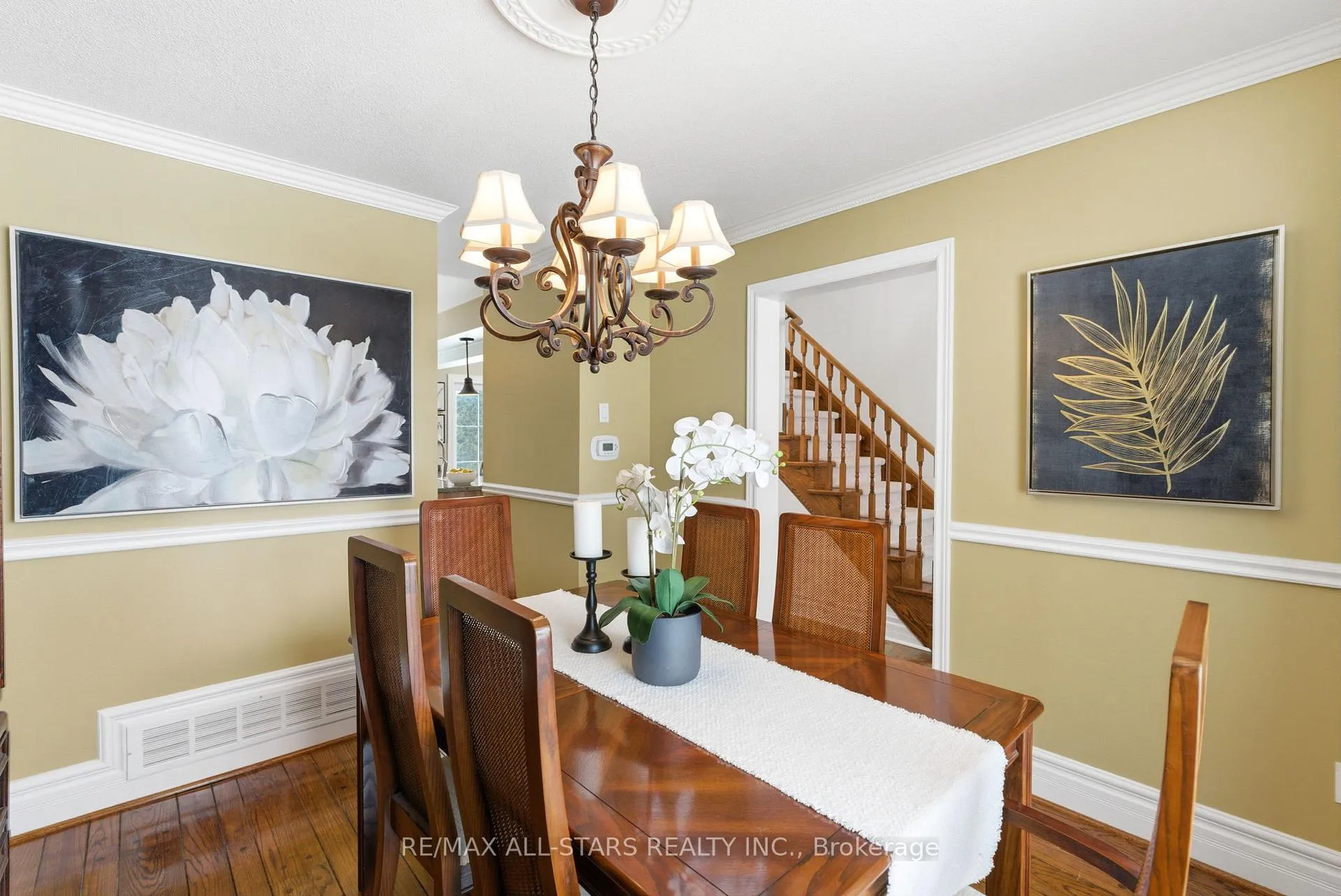 Photo 7 of 8 Colonel Sharpe Crescent, Uxbridge — HOMEH