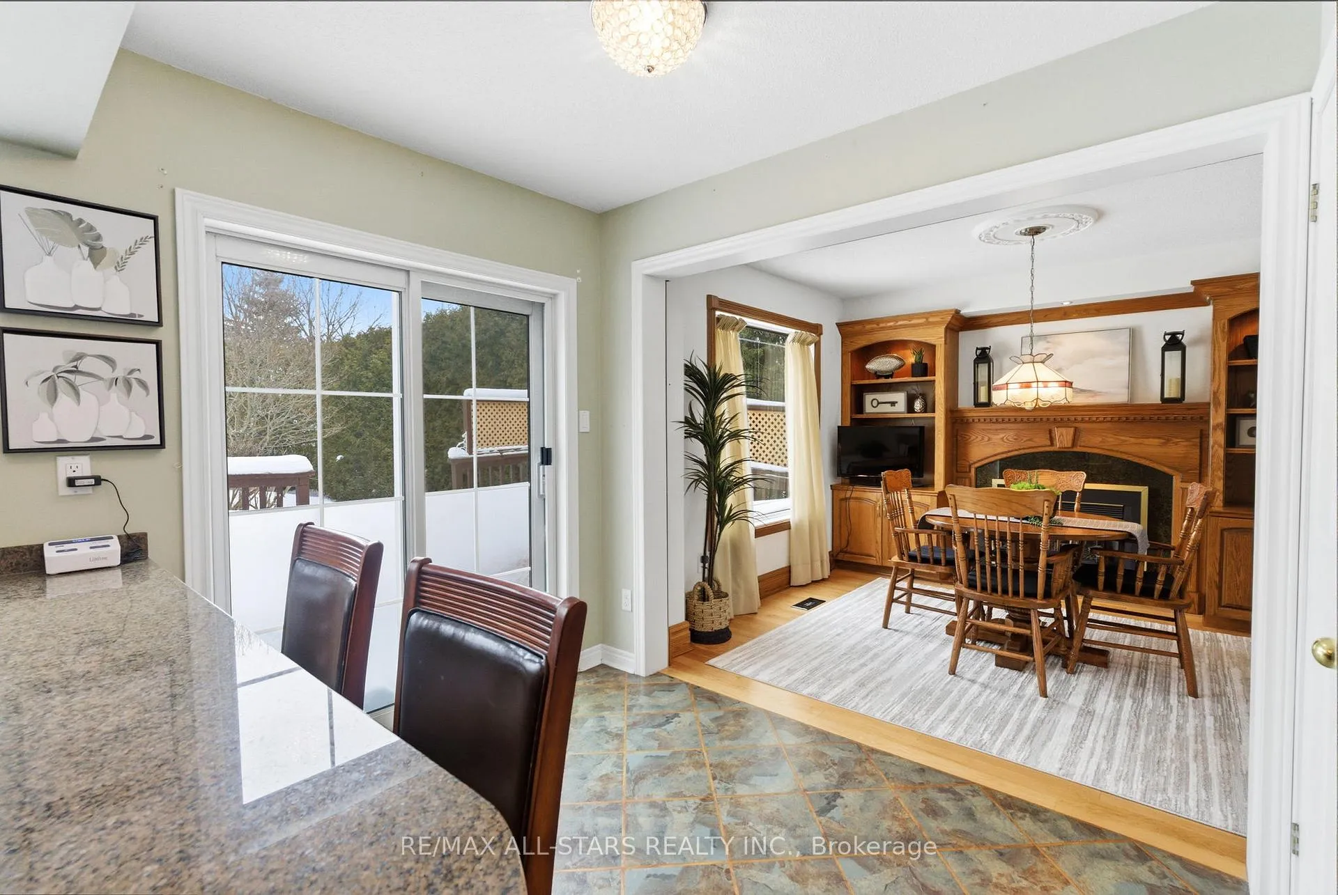 Photo 11 of 8 Colonel Sharpe Crescent, Uxbridge — HOMEH