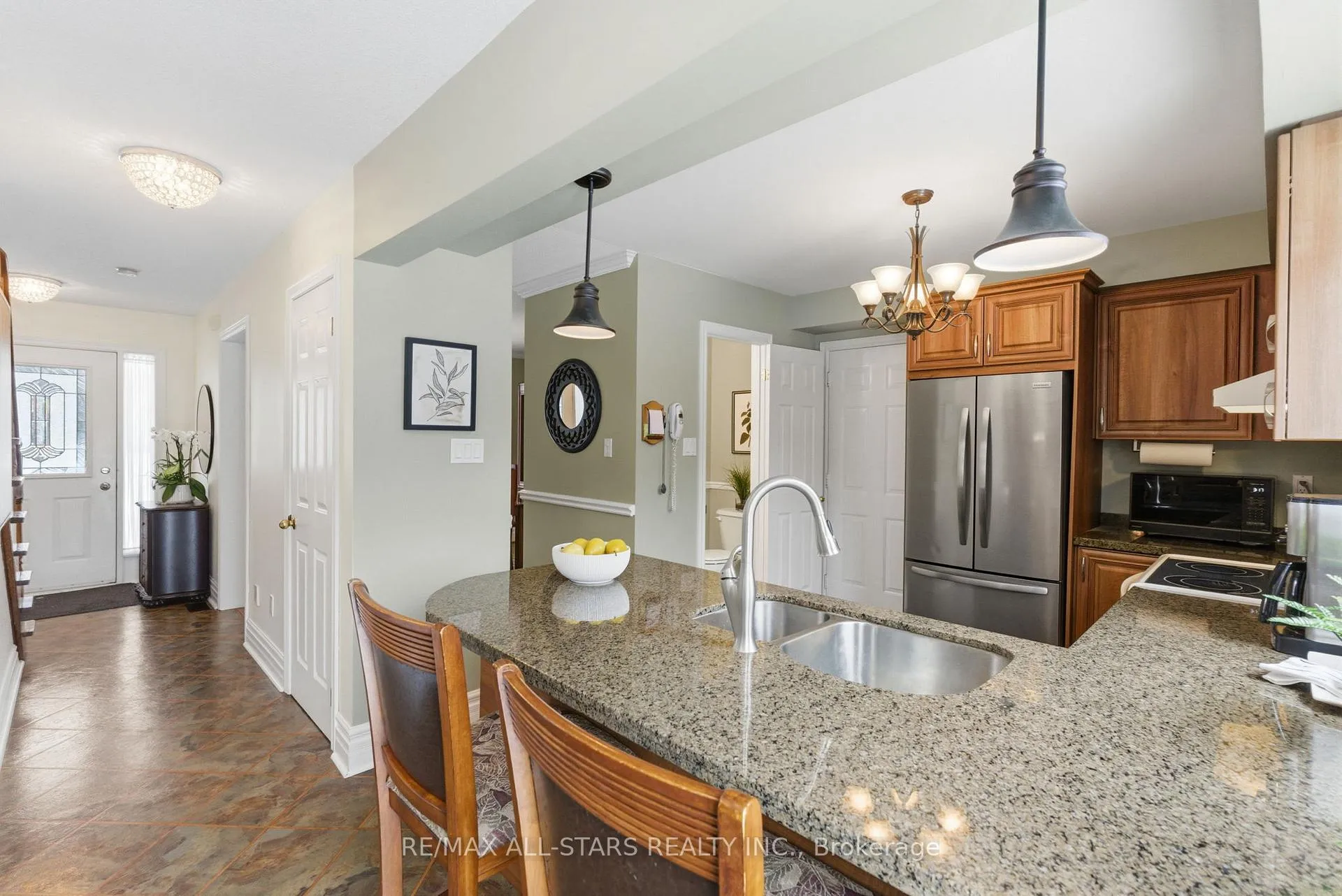 Photo 13 of 8 Colonel Sharpe Crescent, Uxbridge — HOMEH