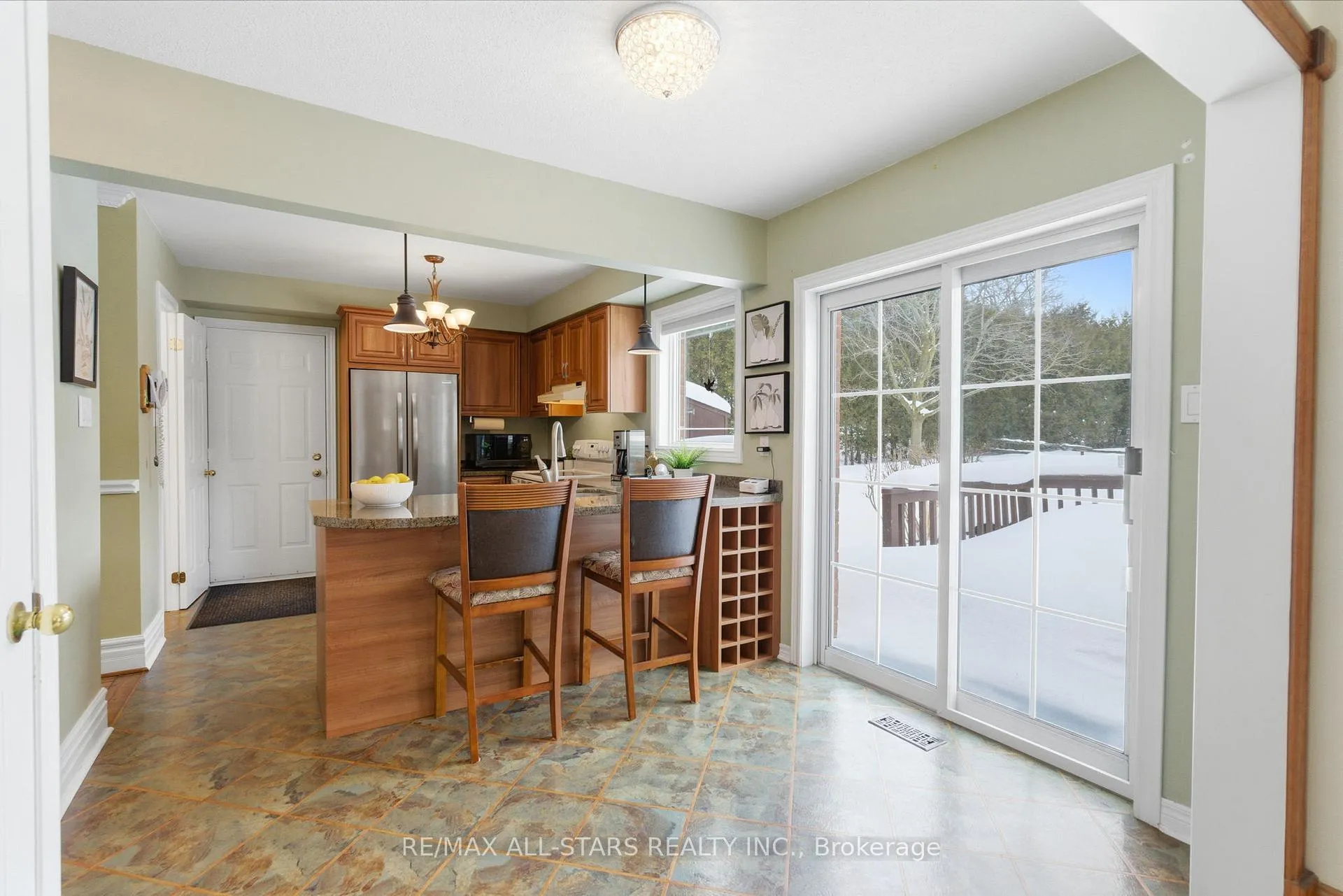 Photo 14 of 8 Colonel Sharpe Crescent, Uxbridge — HOMEH
