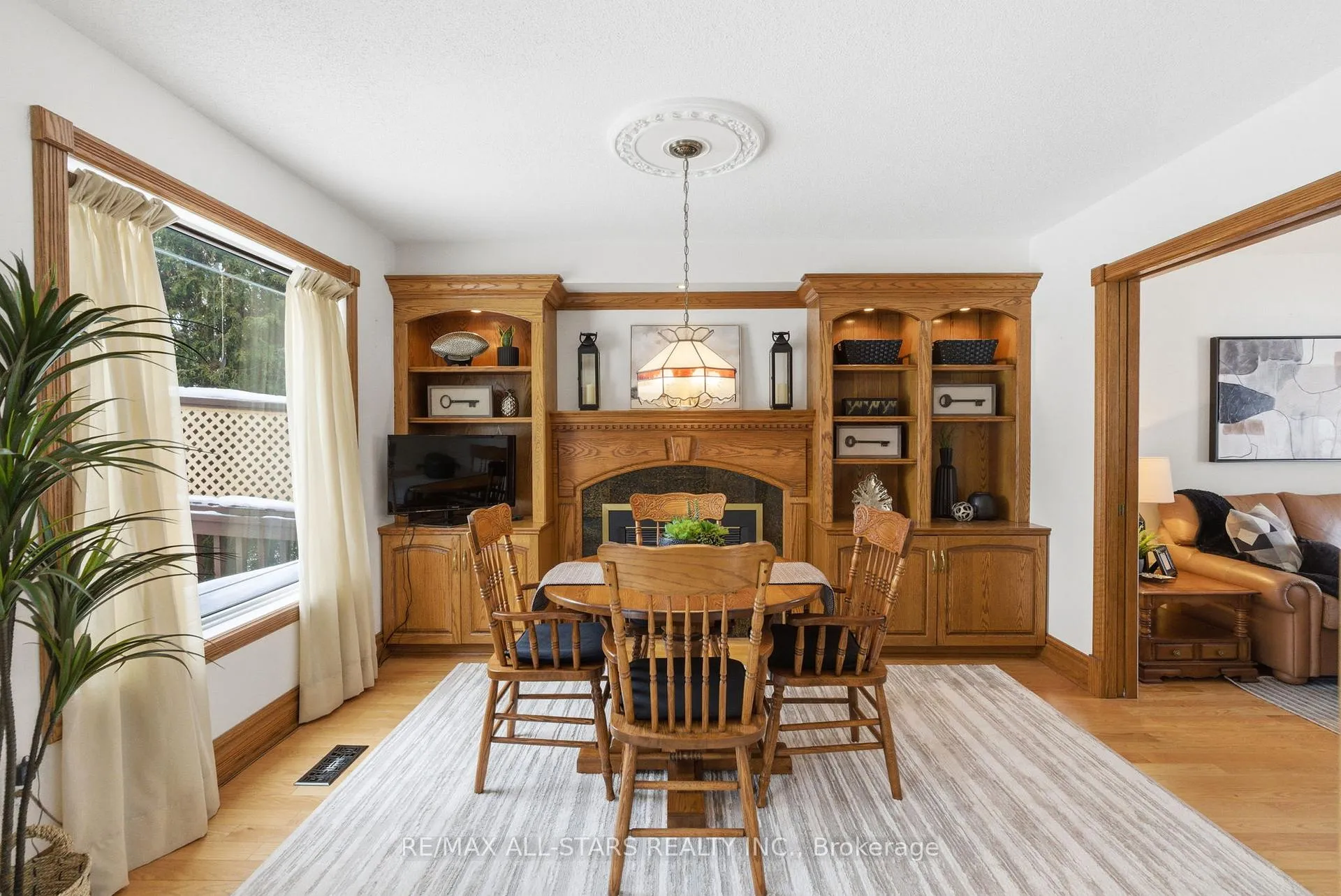 Photo 16 of 8 Colonel Sharpe Crescent, Uxbridge — HOMEH