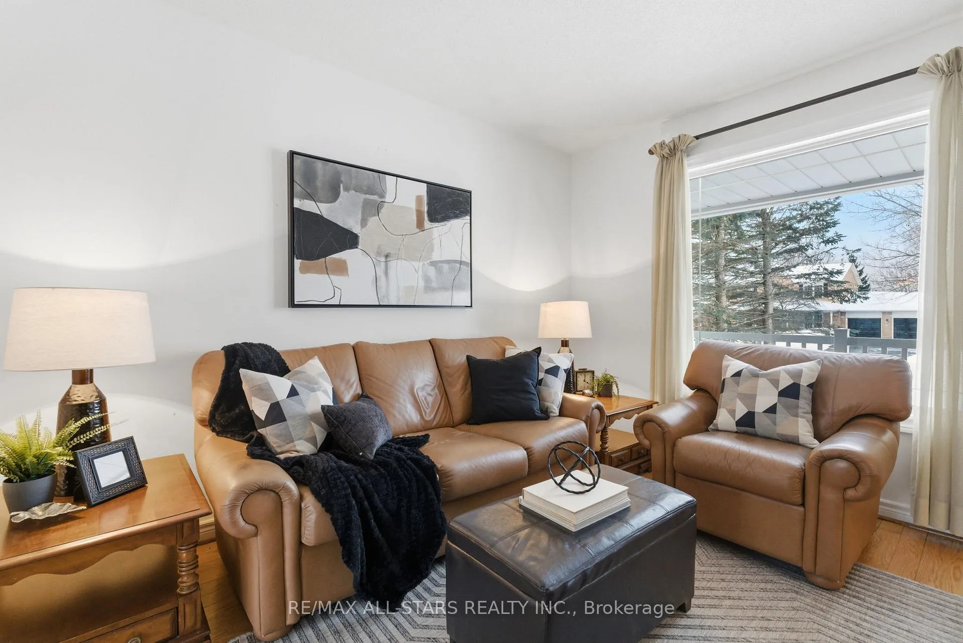 Photo 19 of 8 Colonel Sharpe Crescent, Uxbridge — HOMEH