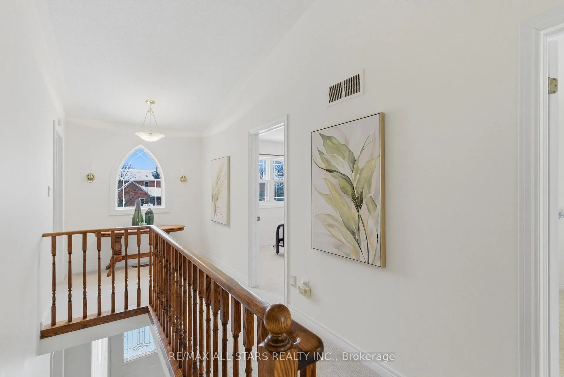 Photo 21 of 8 Colonel Sharpe Crescent, Uxbridge — HOMEH