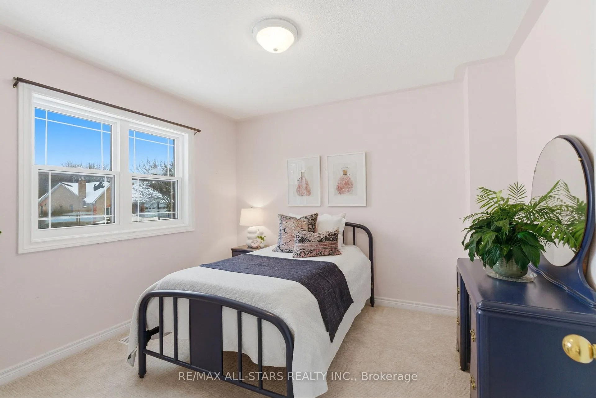 Photo 26 of 8 Colonel Sharpe Crescent, Uxbridge — HOMEH