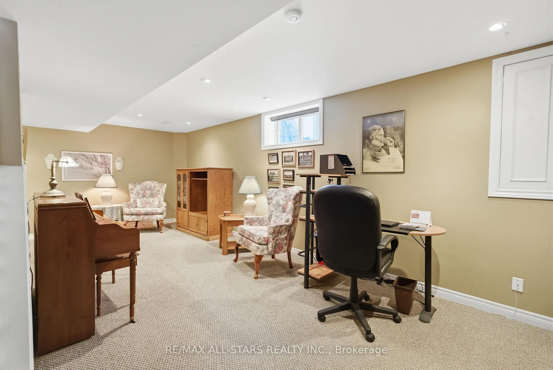 Photo 34 of 8 Colonel Sharpe Crescent, Uxbridge — HOMEH