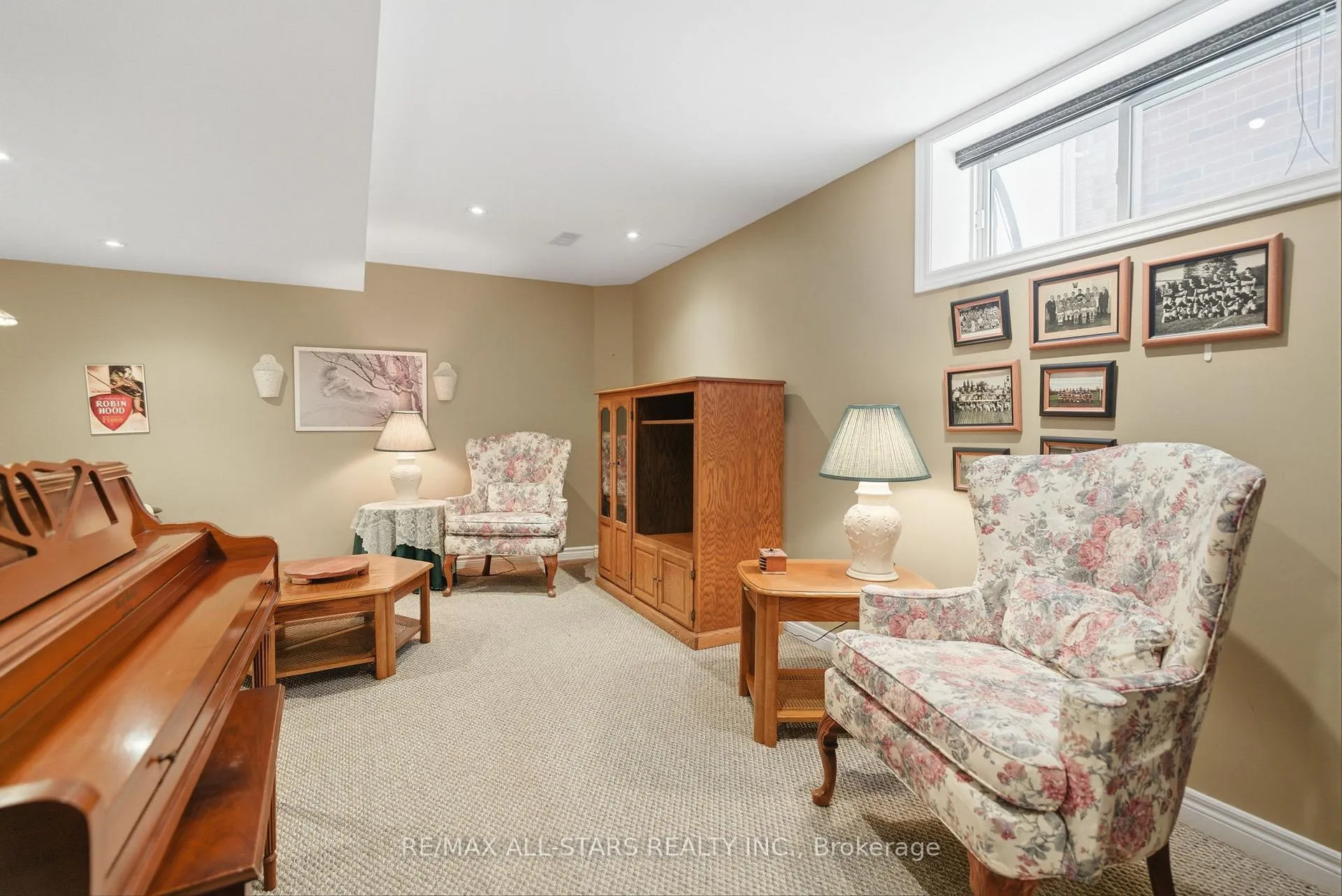 Photo 35 of 8 Colonel Sharpe Crescent, Uxbridge — HOMEH