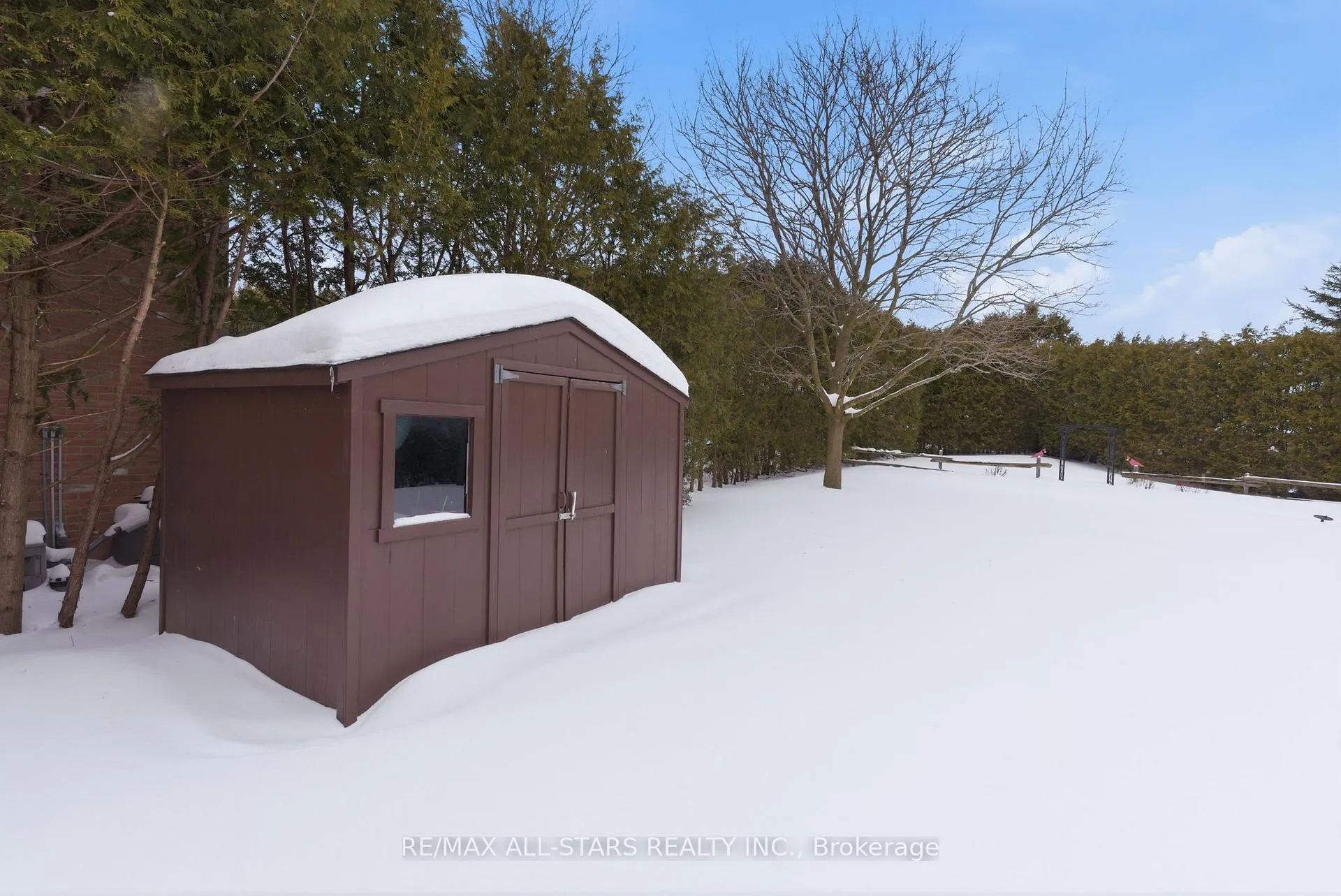Photo 38 of 8 Colonel Sharpe Crescent, Uxbridge — HOMEH