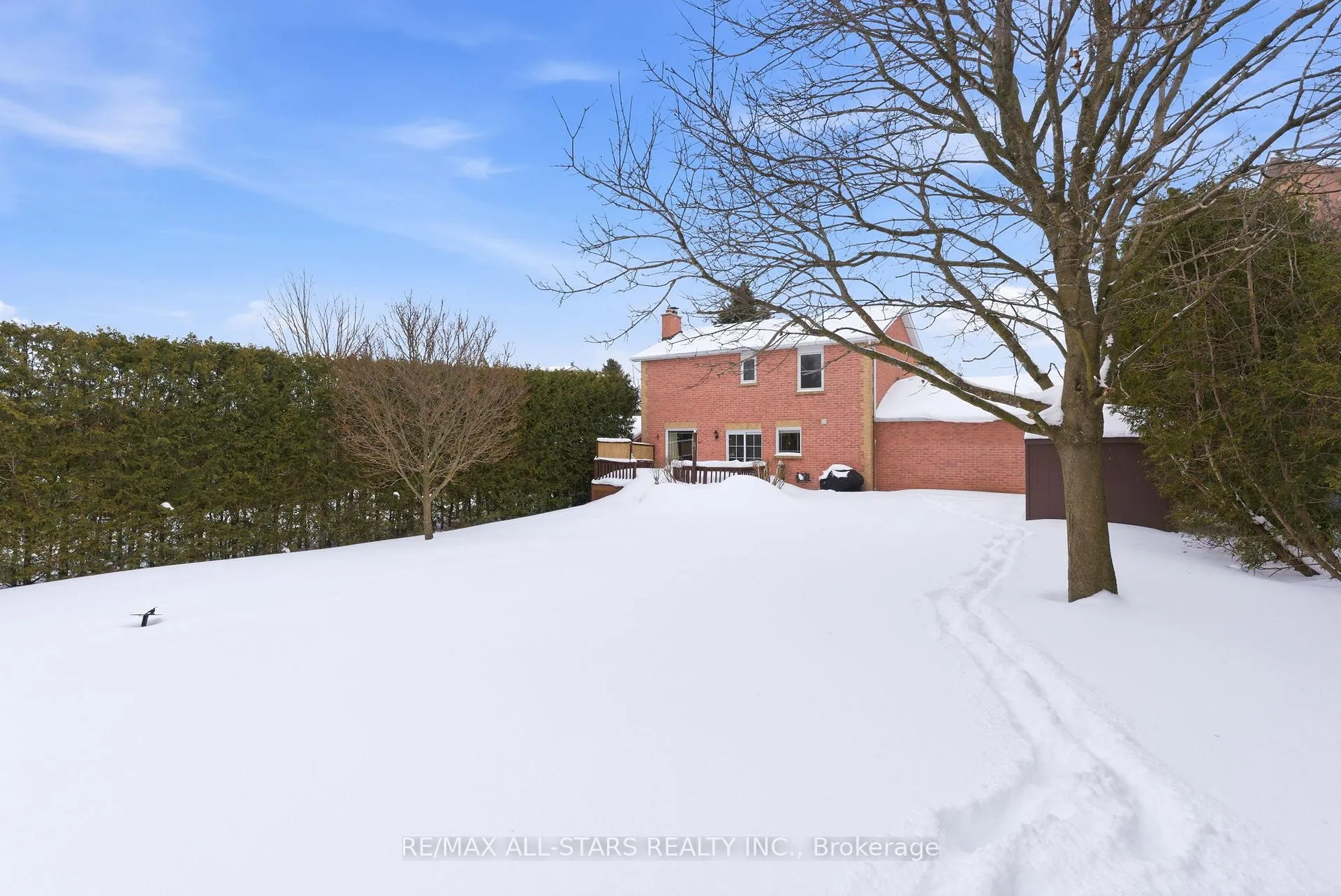 Photo 40 of 8 Colonel Sharpe Crescent, Uxbridge — HOMEH