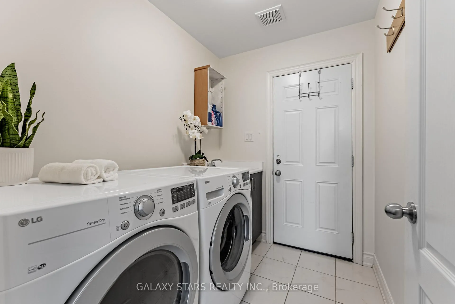 Photo 18 of 1226 Mcphedran Point, Milton, Ford — HOMEH
