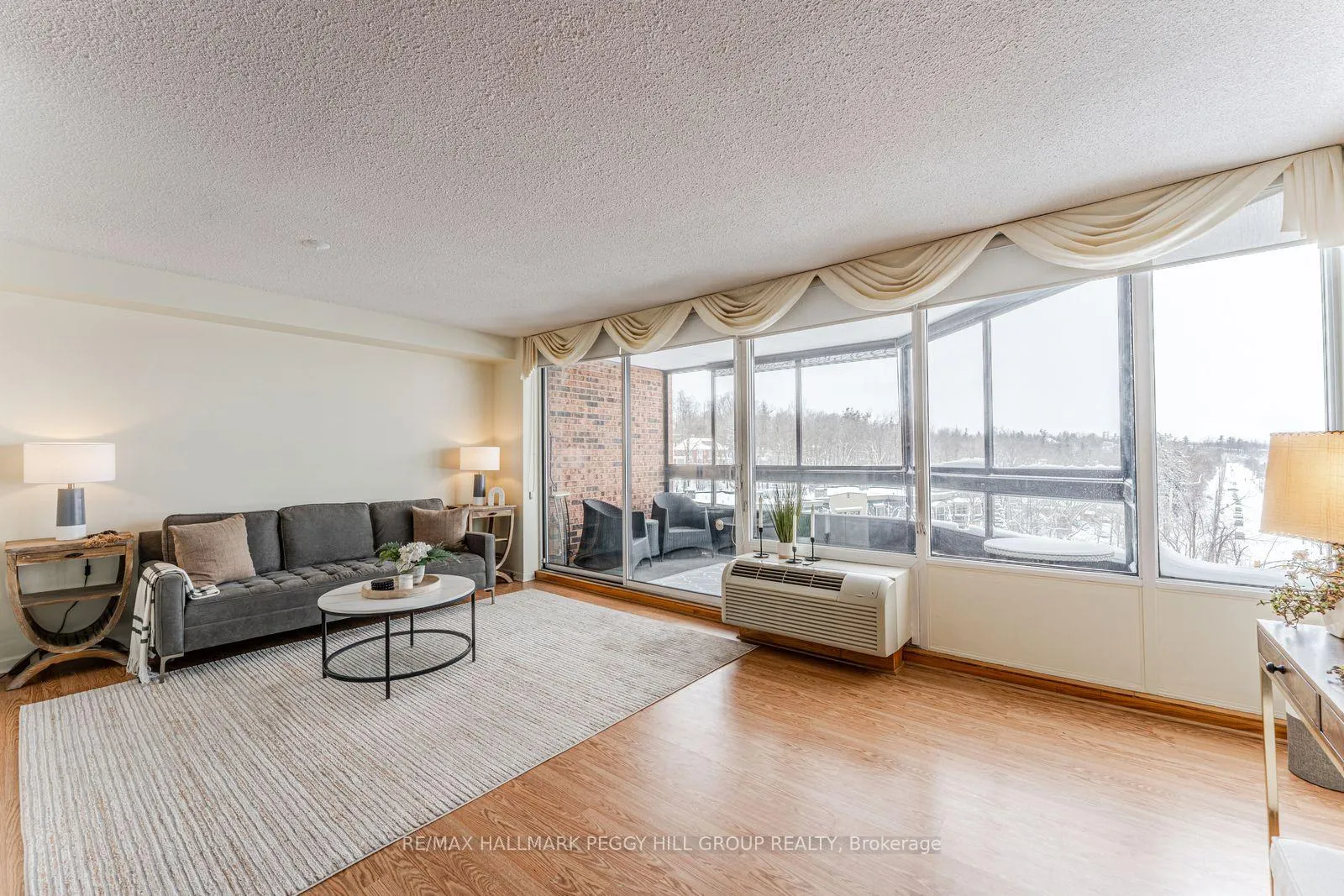 Photo 3 of Unit 803, 181 Collier Street, Barrie, North Shore — HOMEH