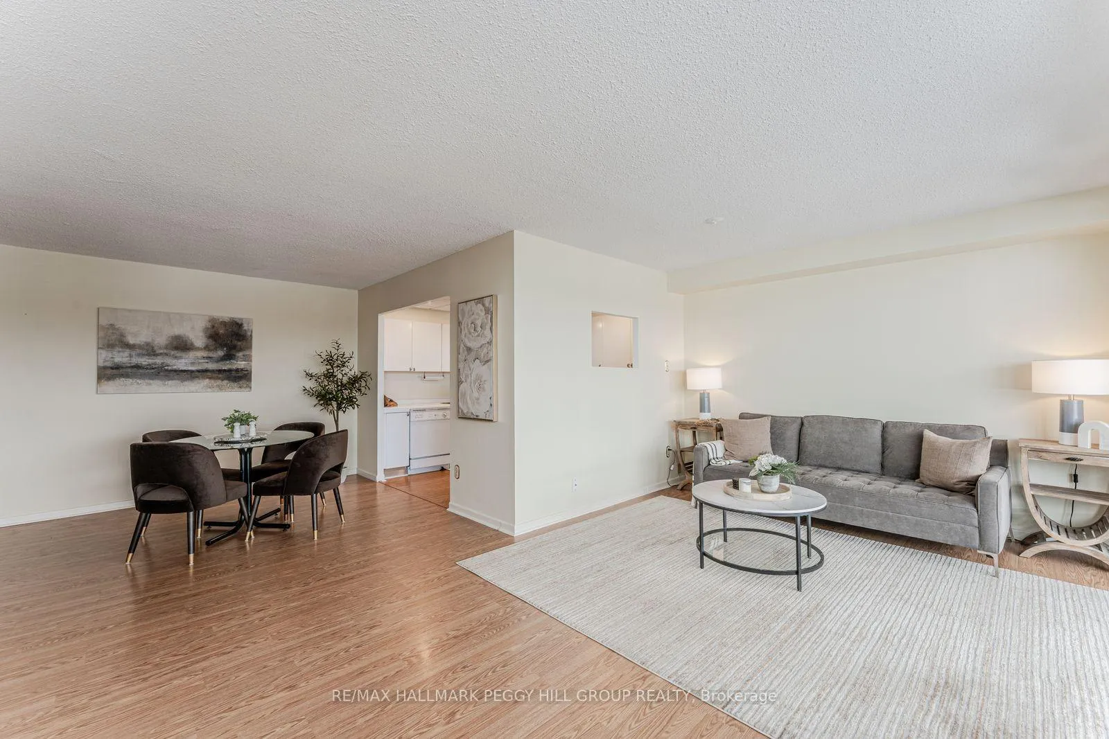 Photo 4 of Unit 803, 181 Collier Street, Barrie, North Shore — HOMEH