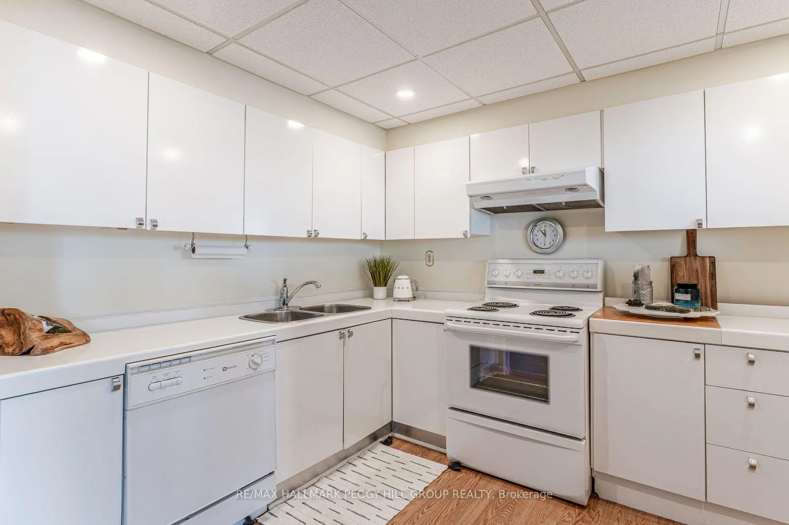 Photo 6 of Unit 803, 181 Collier Street, Barrie, North Shore — HOMEH
