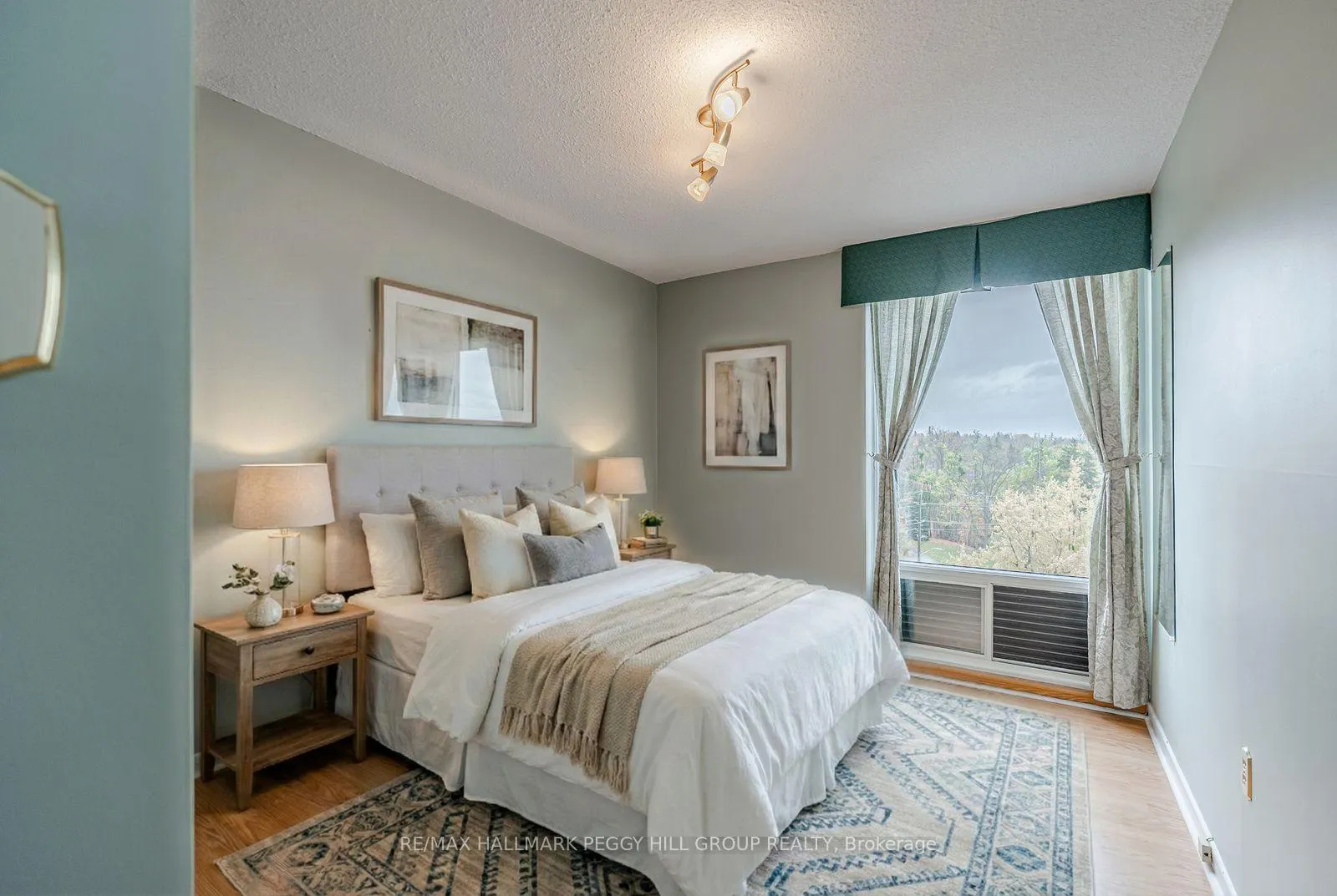 Photo 9 of Unit 803, 181 Collier Street, Barrie, North Shore — HOMEH