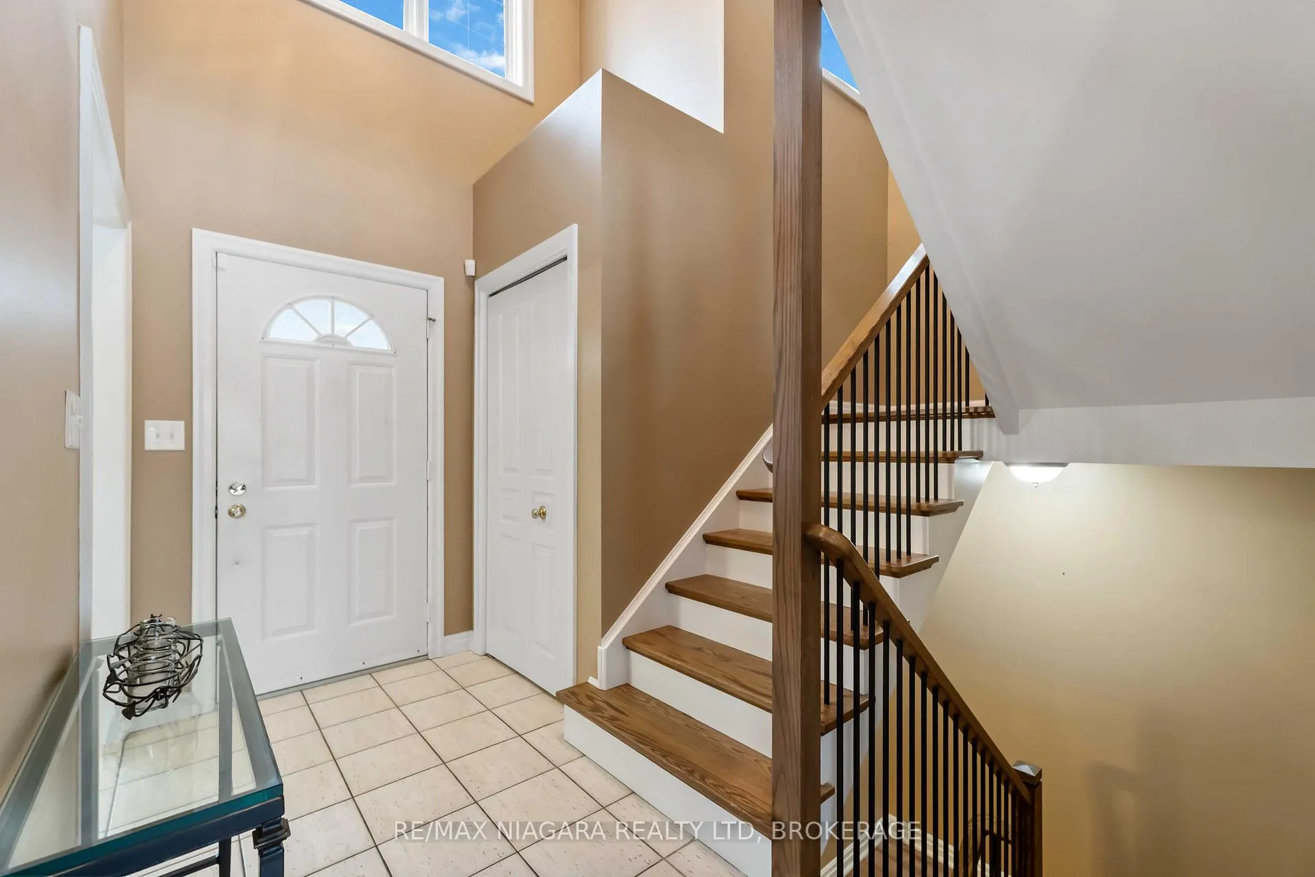 Photo 4 of 7874 Bishop Avenue, Niagara Falls, Mt. Carmel — HOMEH