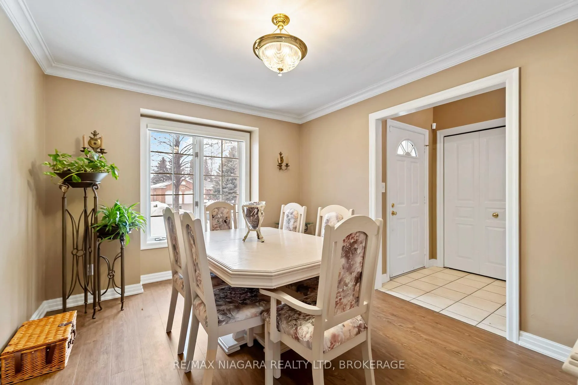 Photo 5 of 7874 Bishop Avenue, Niagara Falls, Mt. Carmel — HOMEH