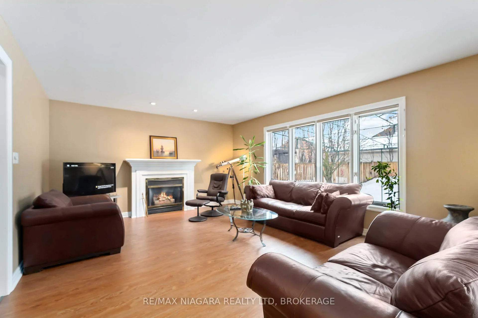 Photo 7 of 7874 Bishop Avenue, Niagara Falls, Mt. Carmel — HOMEH