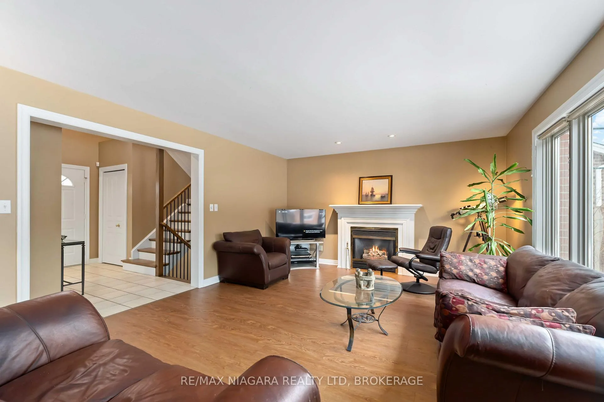 Photo 8 of 7874 Bishop Avenue, Niagara Falls, Mt. Carmel — HOMEH