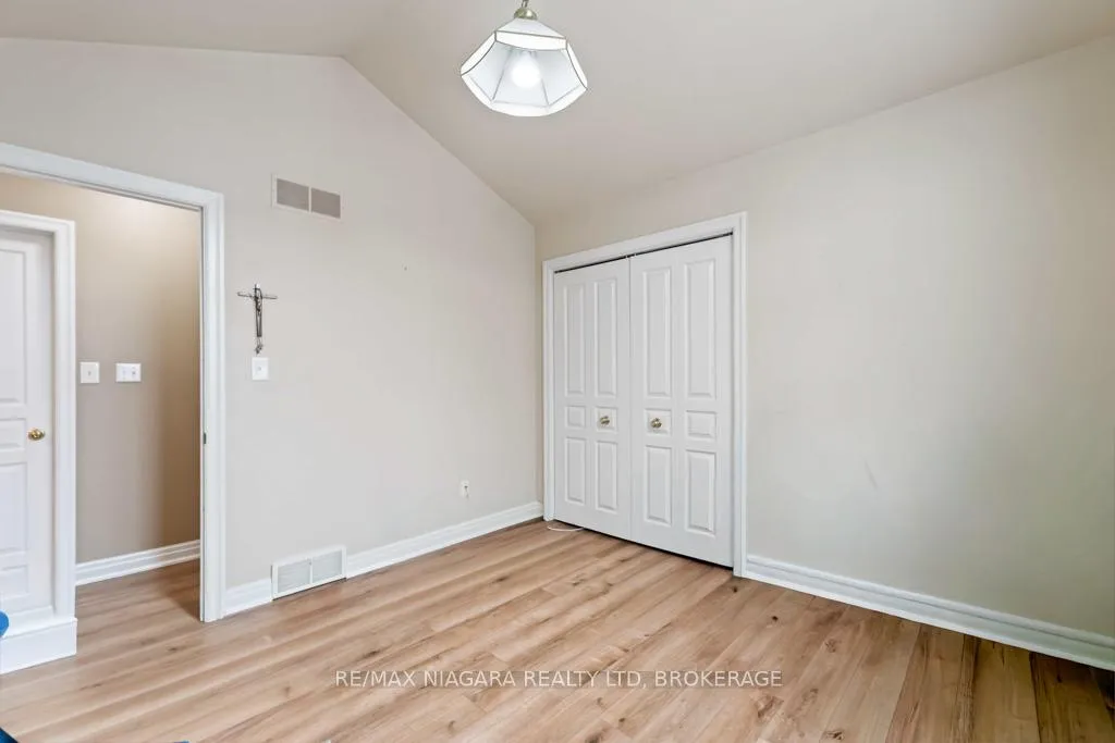 Photo 16 of 7874 Bishop Avenue, Niagara Falls, Mt. Carmel — HOMEH