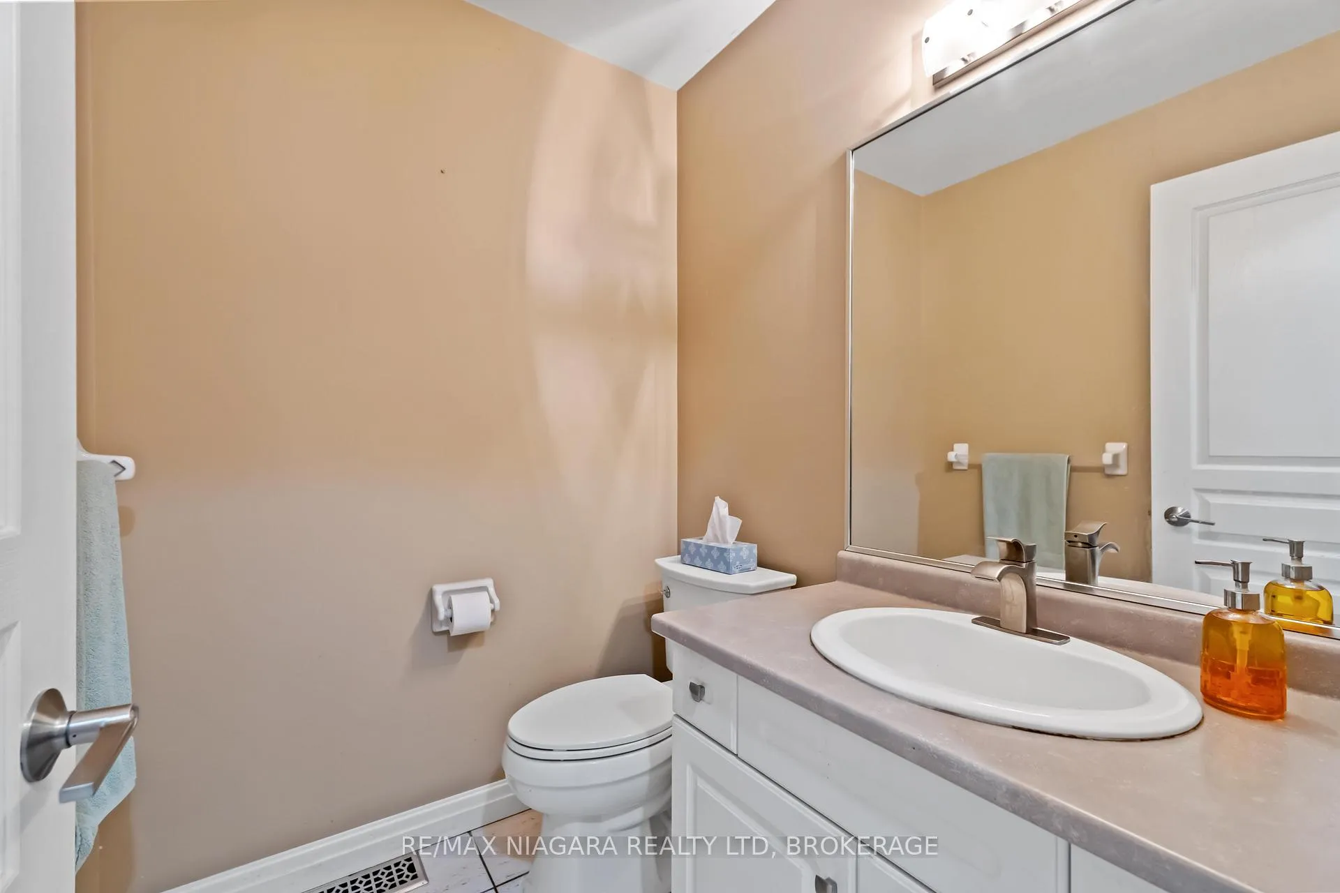Photo 22 of 7874 Bishop Avenue, Niagara Falls, Mt. Carmel — HOMEH