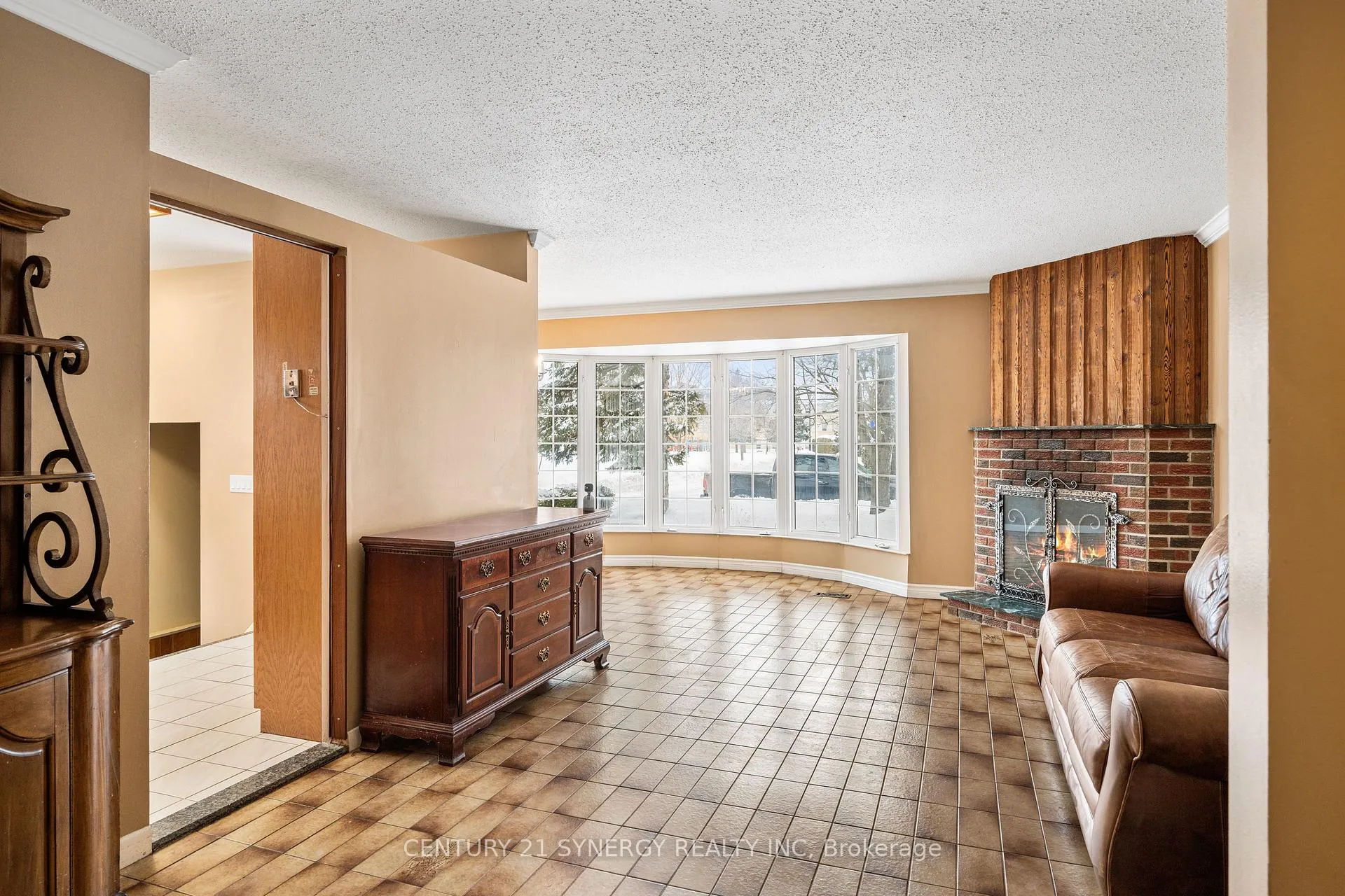 Photo 5 of 2414 Joliffe Street, Ottawa, Hawthorne Meadows — HOMEH
