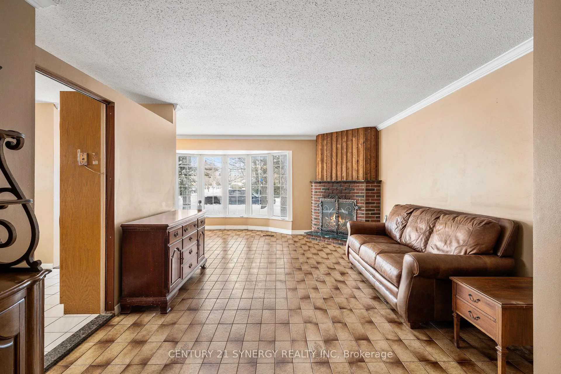 Photo 6 of 2414 Joliffe Street, Ottawa, Hawthorne Meadows — HOMEH