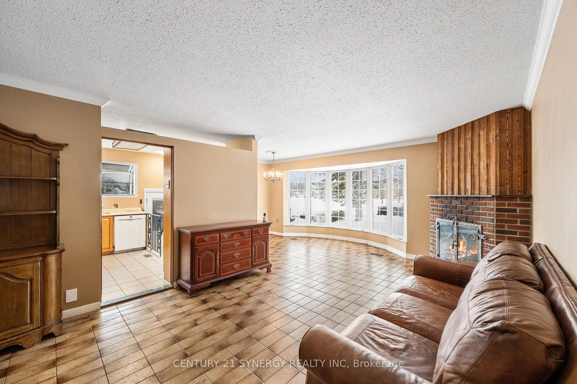 Photo 9 of 2414 Joliffe Street, Ottawa, Hawthorne Meadows — HOMEH