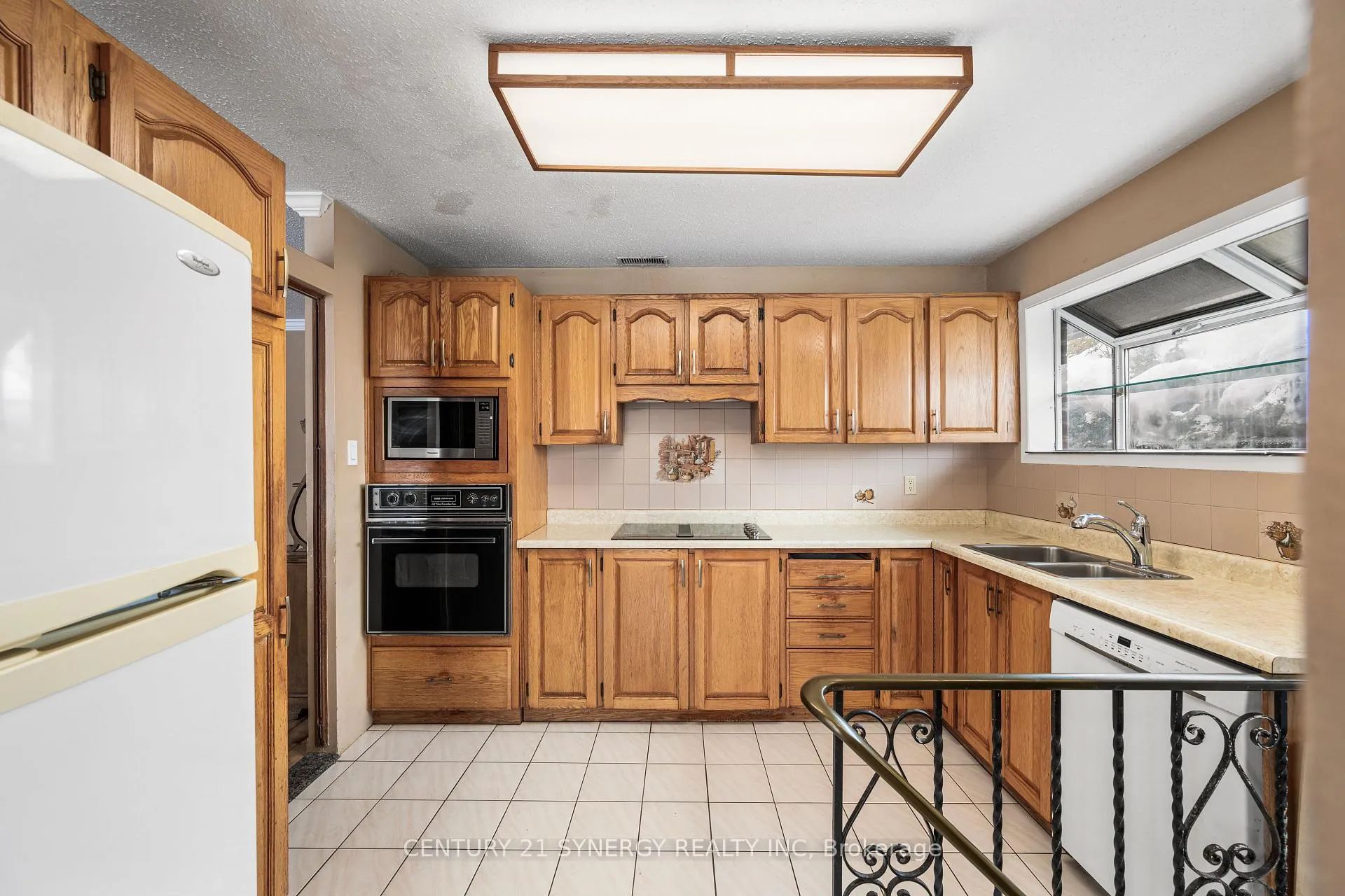 Photo 13 of 2414 Joliffe Street, Ottawa, Hawthorne Meadows — HOMEH