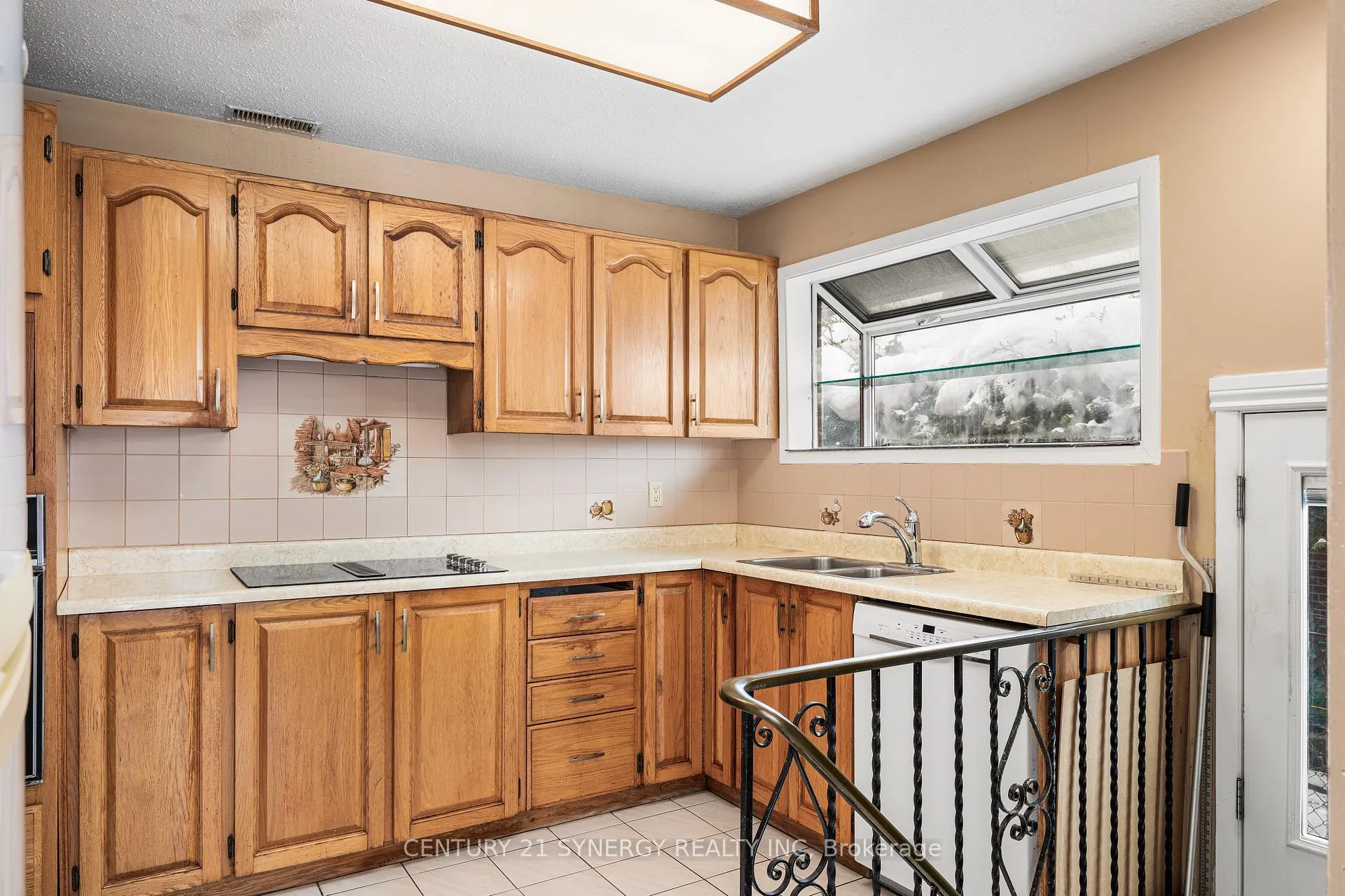 Photo 14 of 2414 Joliffe Street, Ottawa, Hawthorne Meadows — HOMEH